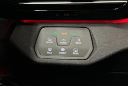 valkoinen Volkswagen ID.4 2023 kuva 18.