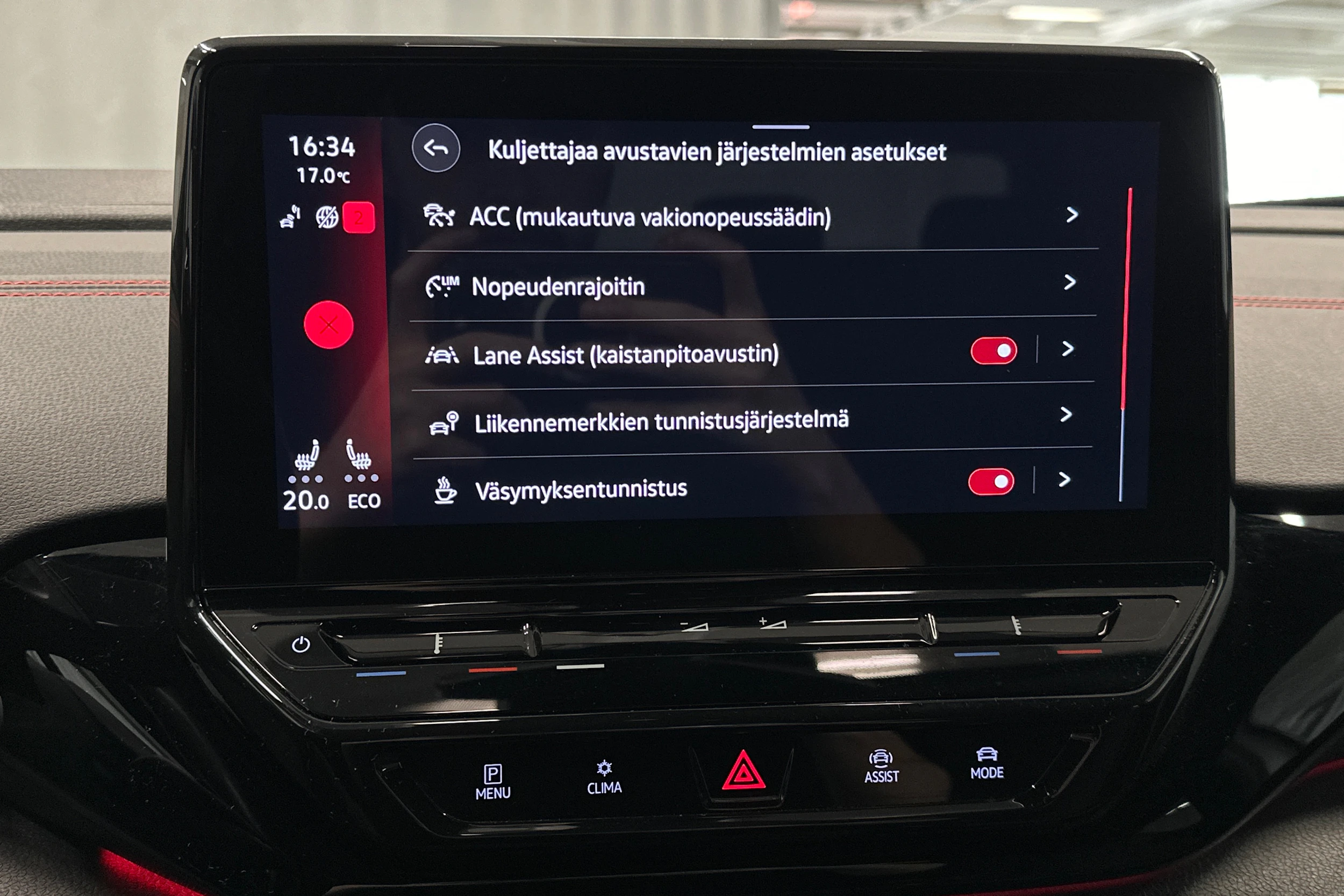 valkoinen Volkswagen ID.4 2023 kuva 23.