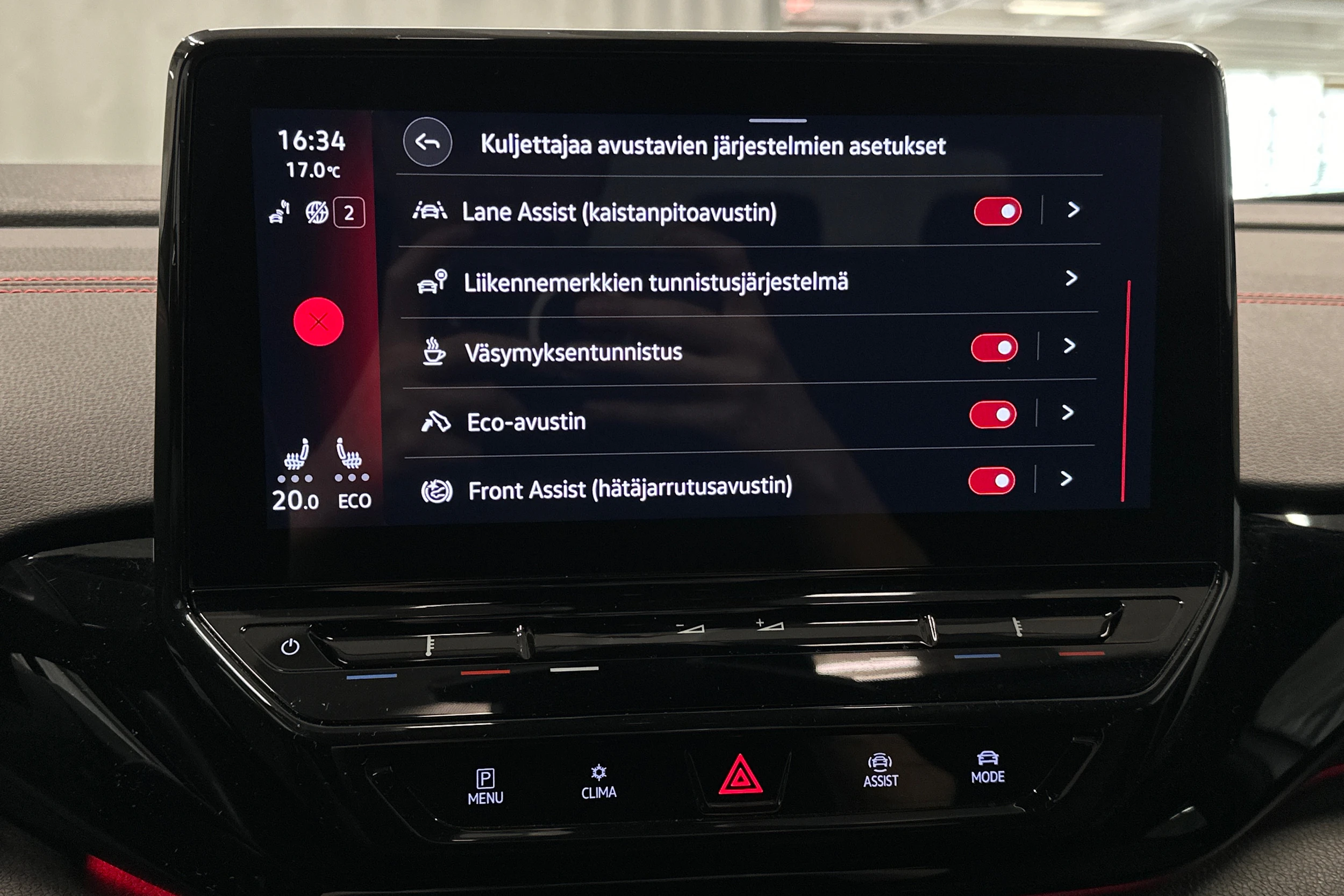 valkoinen Volkswagen ID.4 2023 kuva 24.