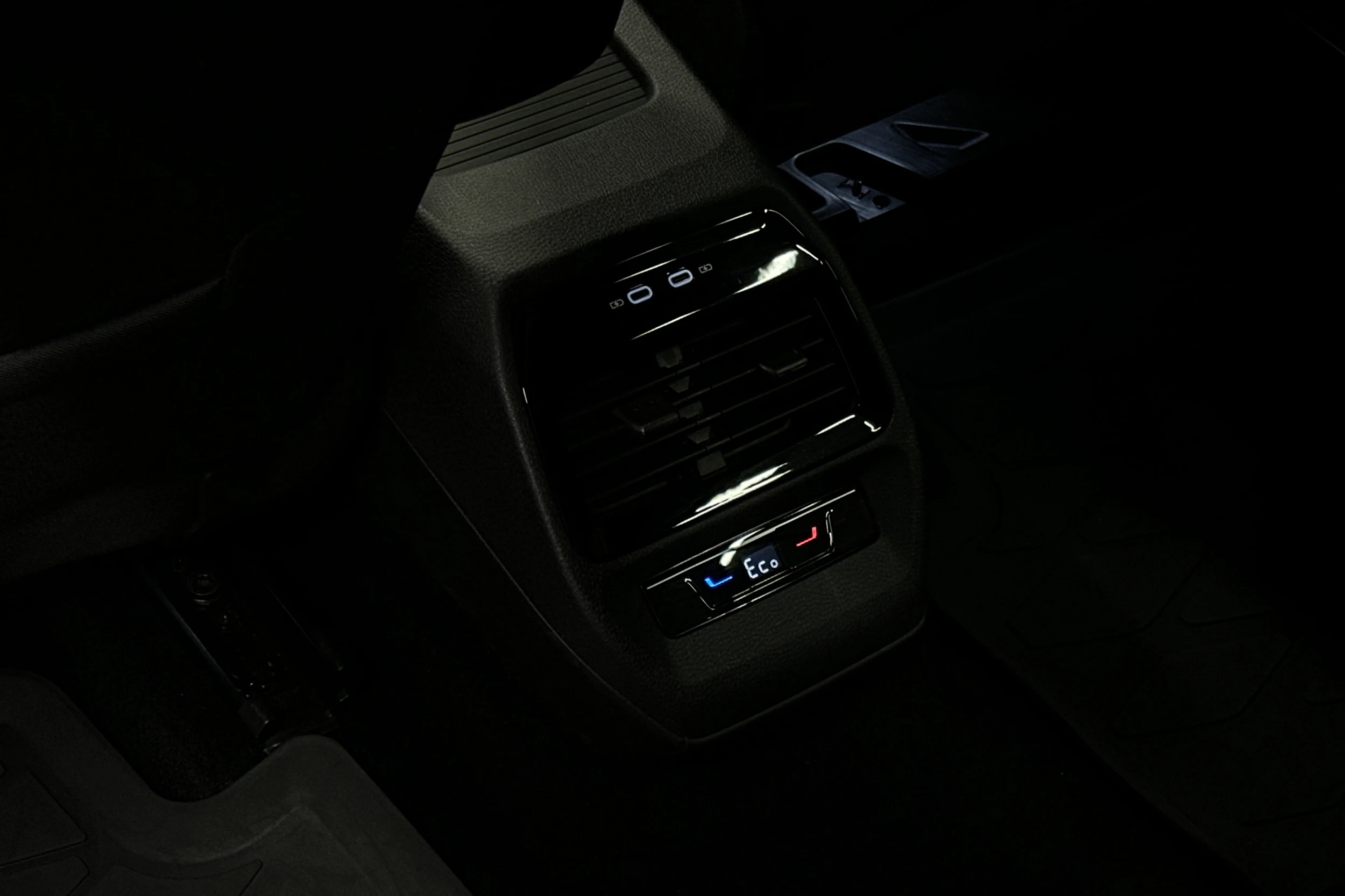 musta Volkswagen ID.4 2023 kuva 34.