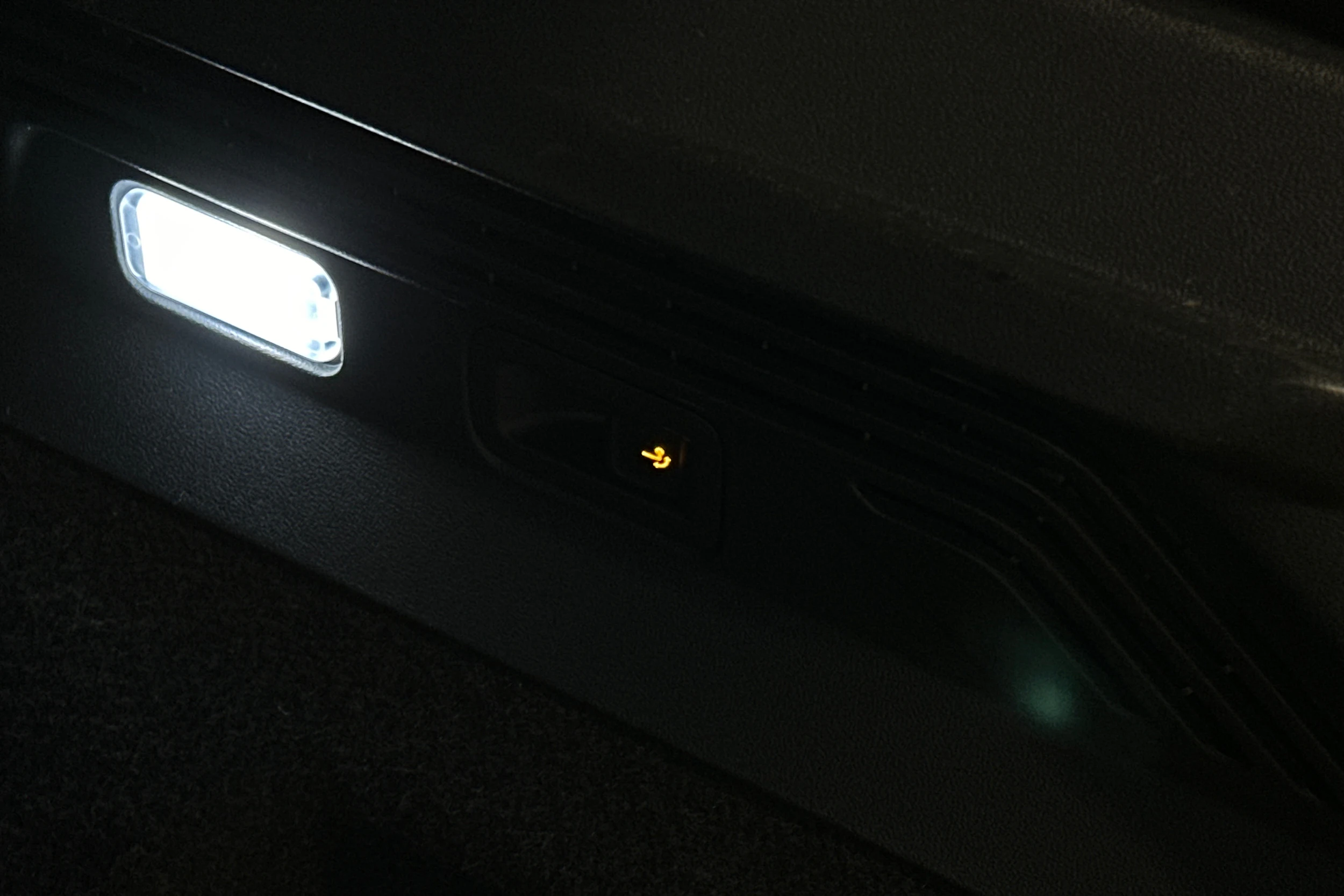 musta Volkswagen ID.4 2023 kuva 36.