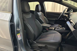 Sininen Volkswagen ID.4 2023 kuva 11.