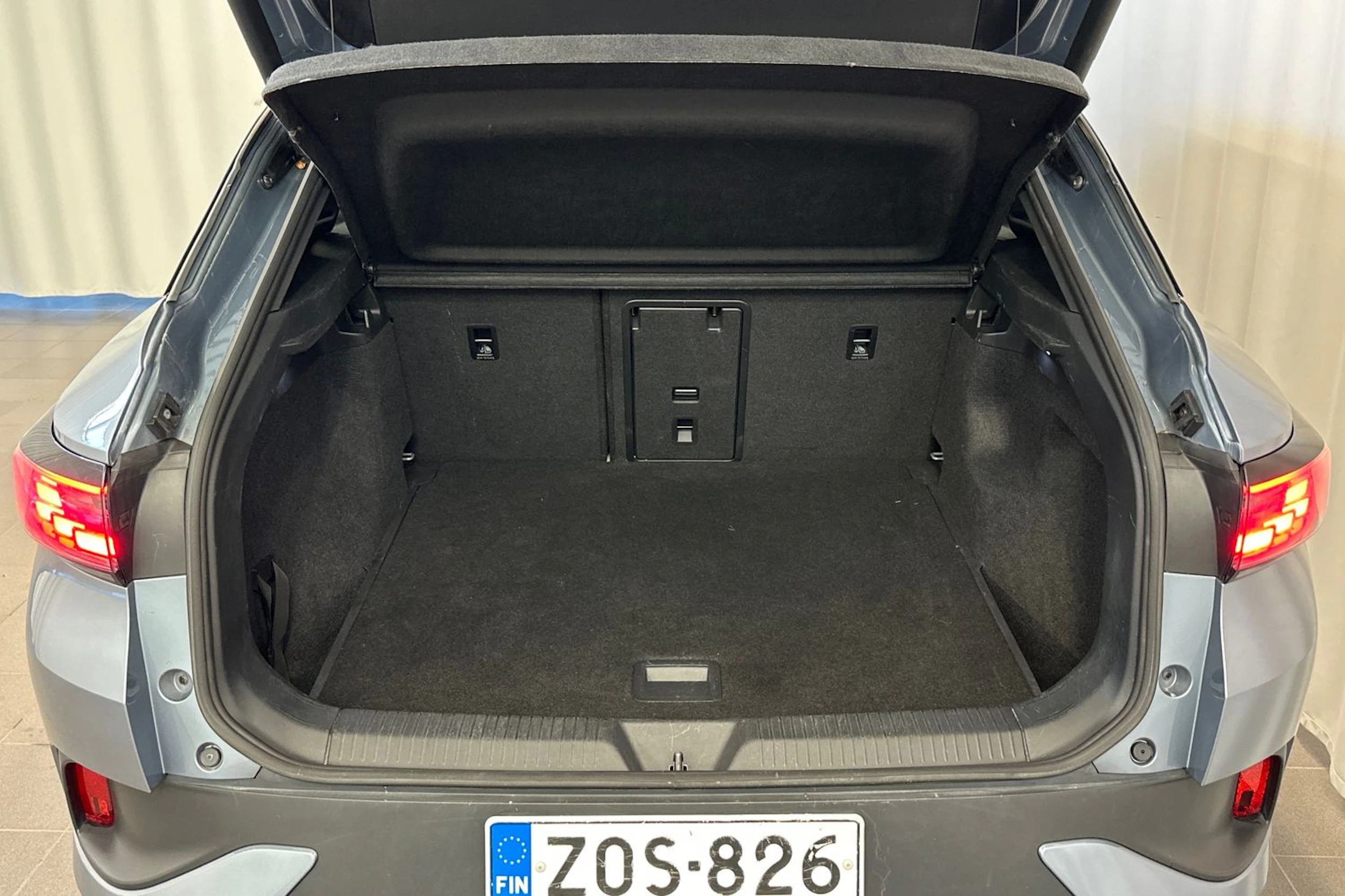 Sininen Volkswagen ID.4 2023 kuva 13.