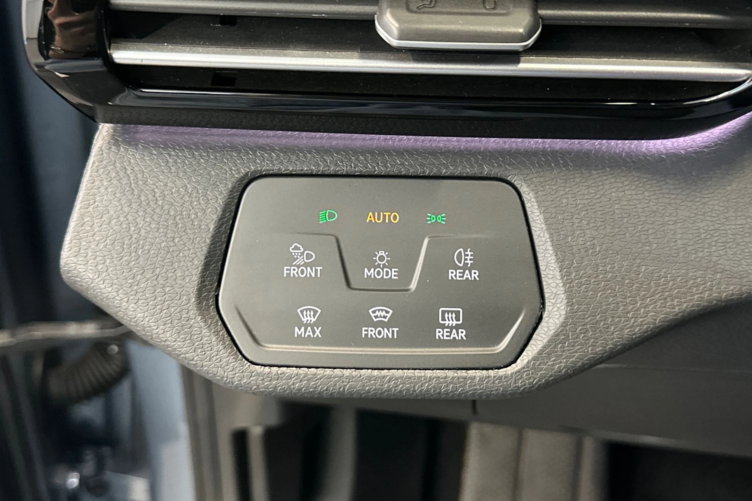 Sininen Volkswagen ID.4 2023 kuva 17.