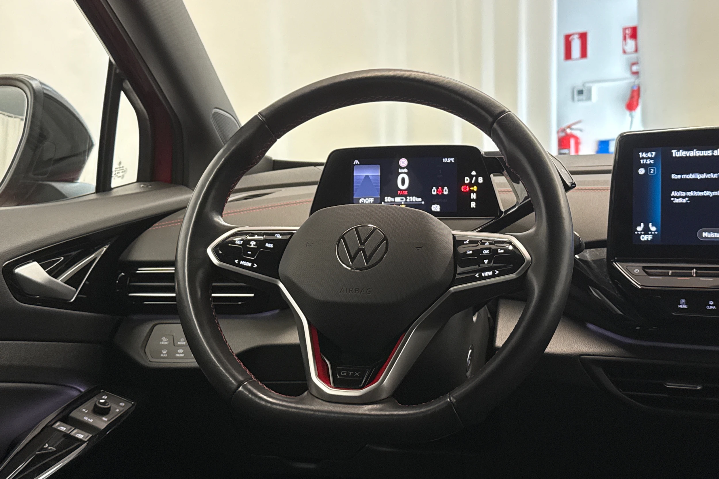 punainen Volkswagen ID.4 2023 kuva 15.