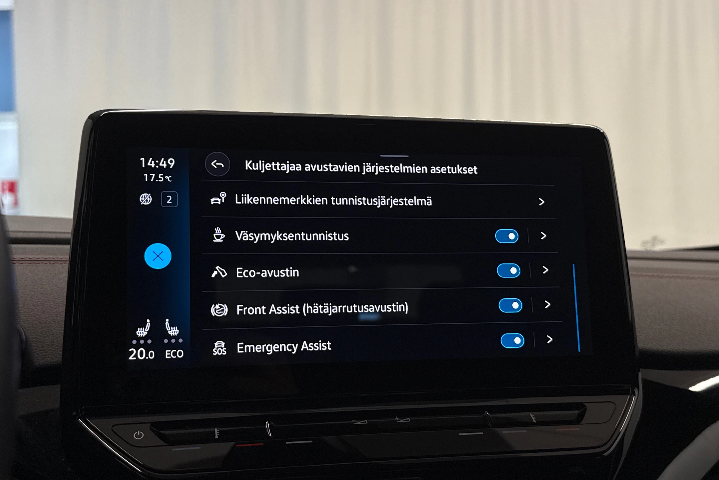 punainen Volkswagen ID.4 2023 kuva 20.