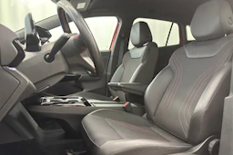 punainen Volkswagen ID.4 2023 kuva 26.