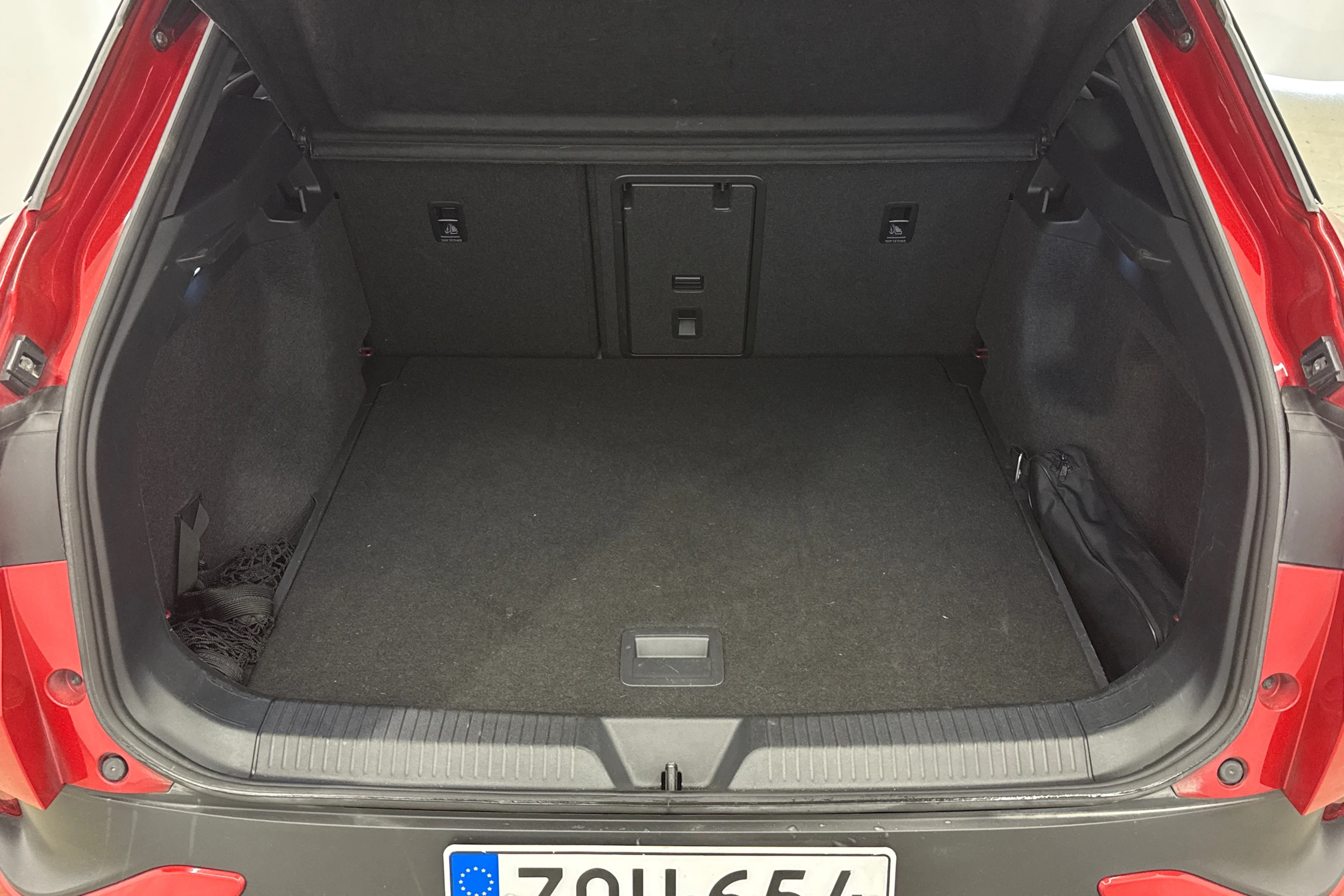 punainen Volkswagen ID.4 2023 kuva 27.