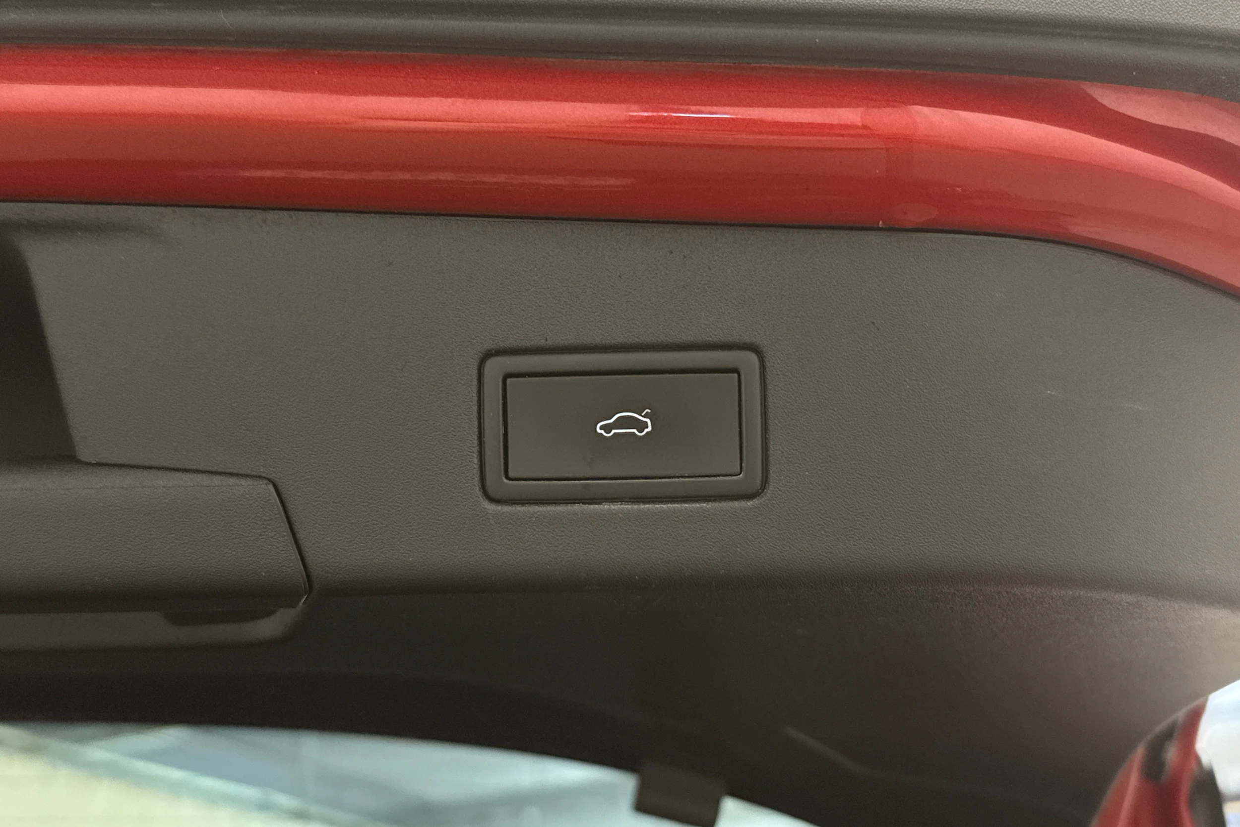 punainen Volkswagen ID.4 2023 kuva 28.