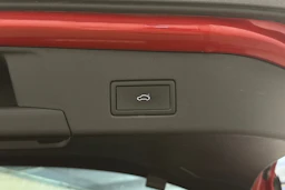 punainen Volkswagen ID.4 2023 kuva 28.