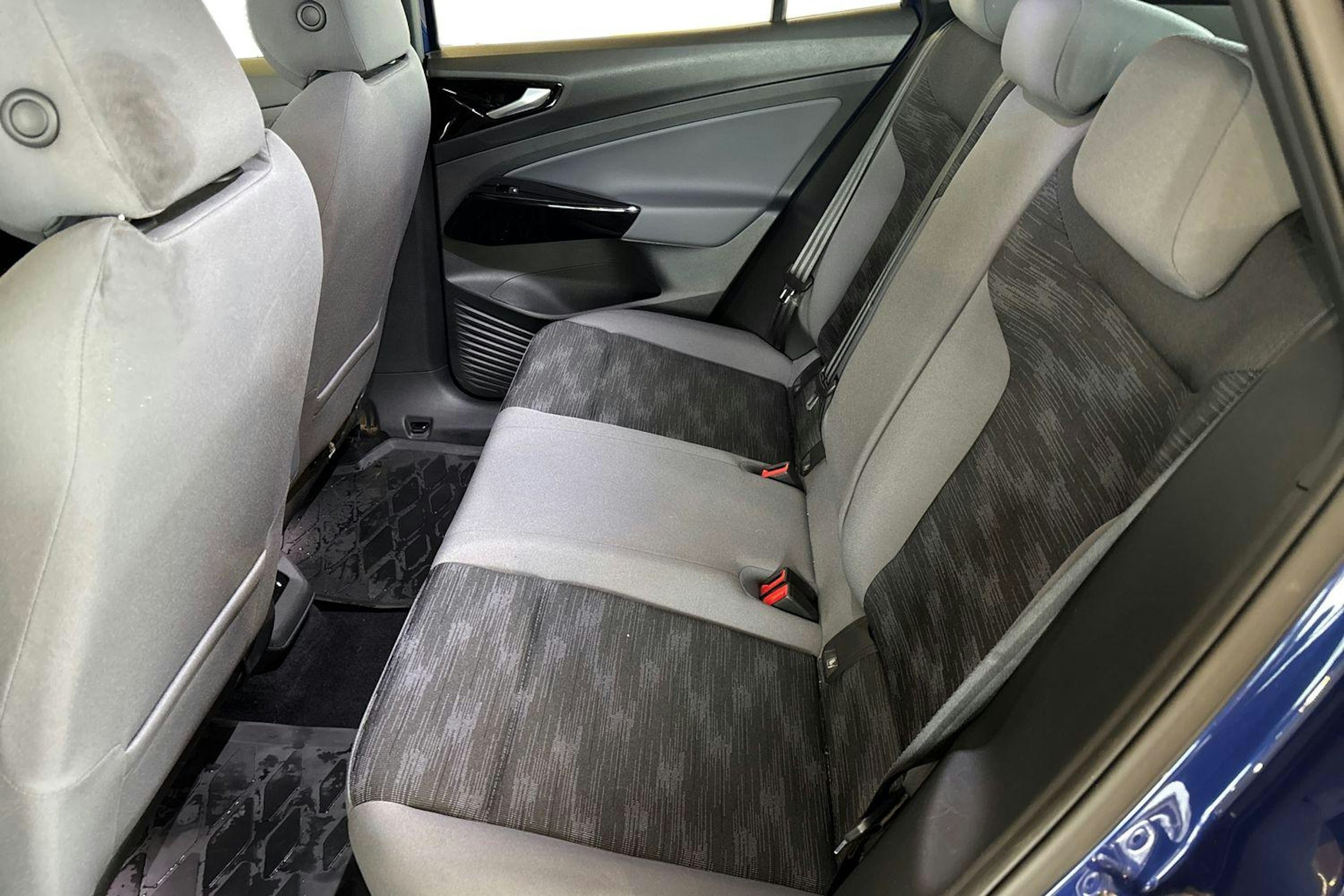 Sininen Volkswagen ID.4 2023 kuva 8.