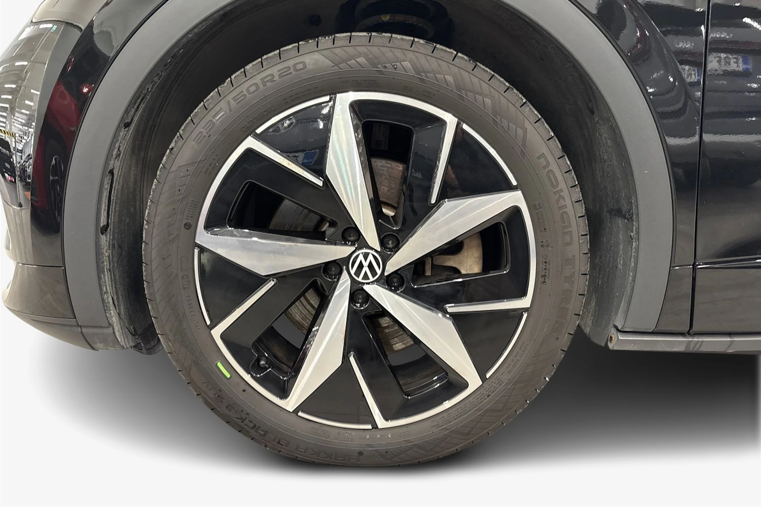 musta Volkswagen ID.4 2023 kuva 9.
