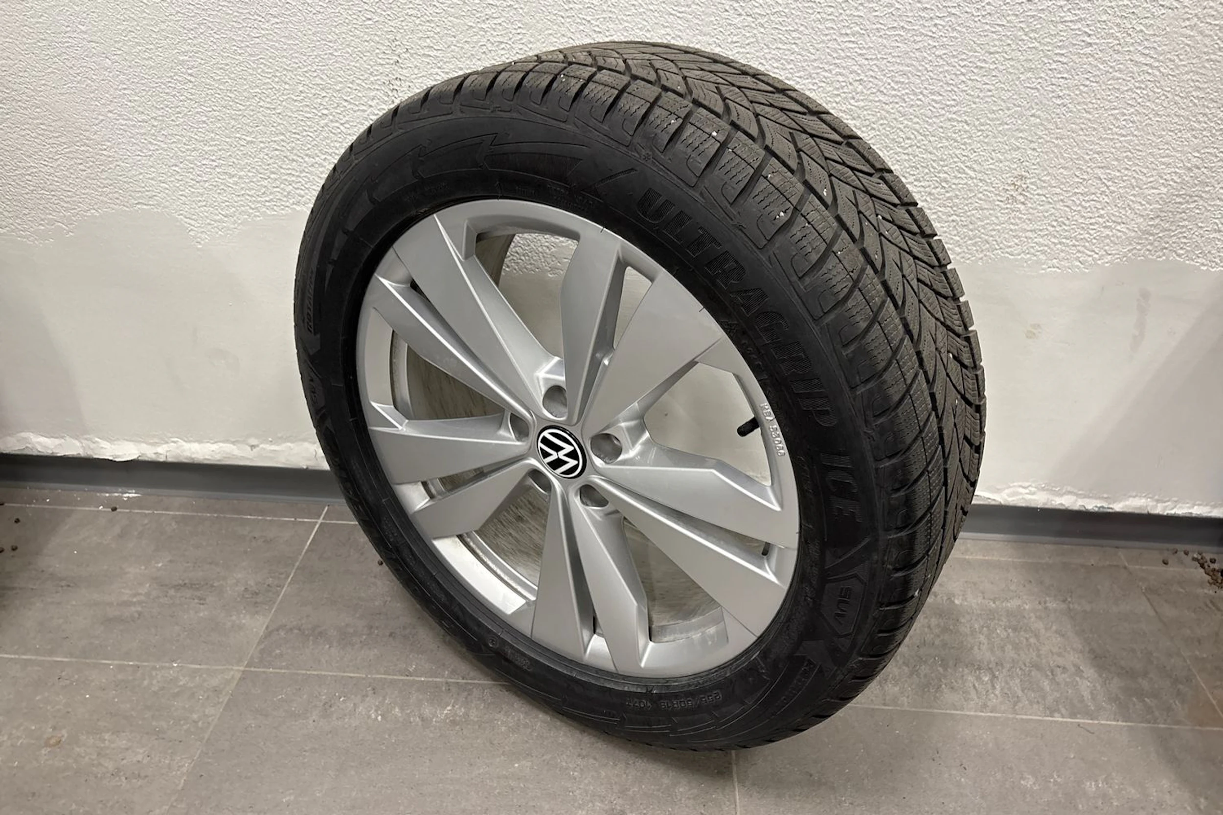 musta Volkswagen ID.4 2023 kuva 10.