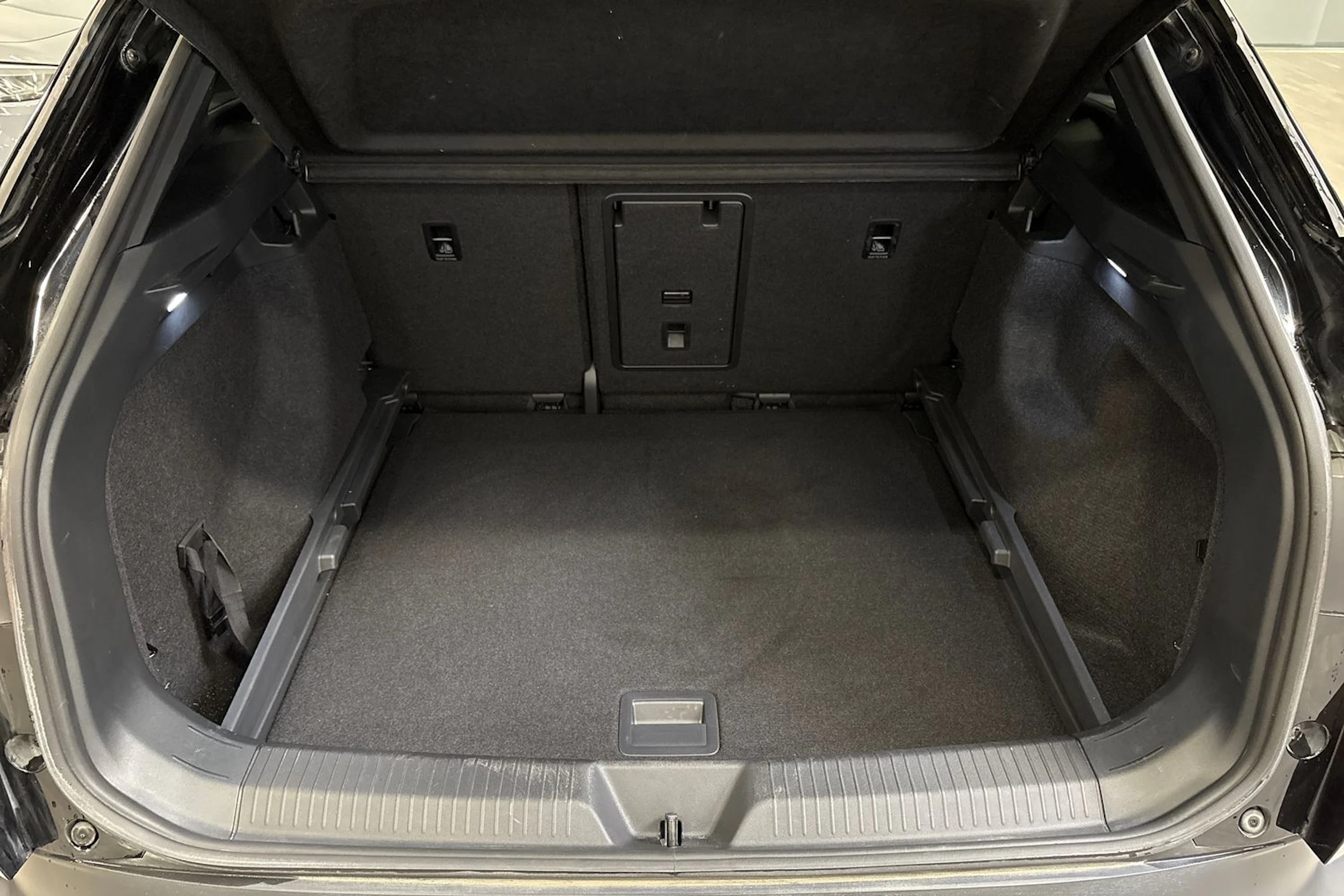 musta Volkswagen ID.4 2023 kuva 13.