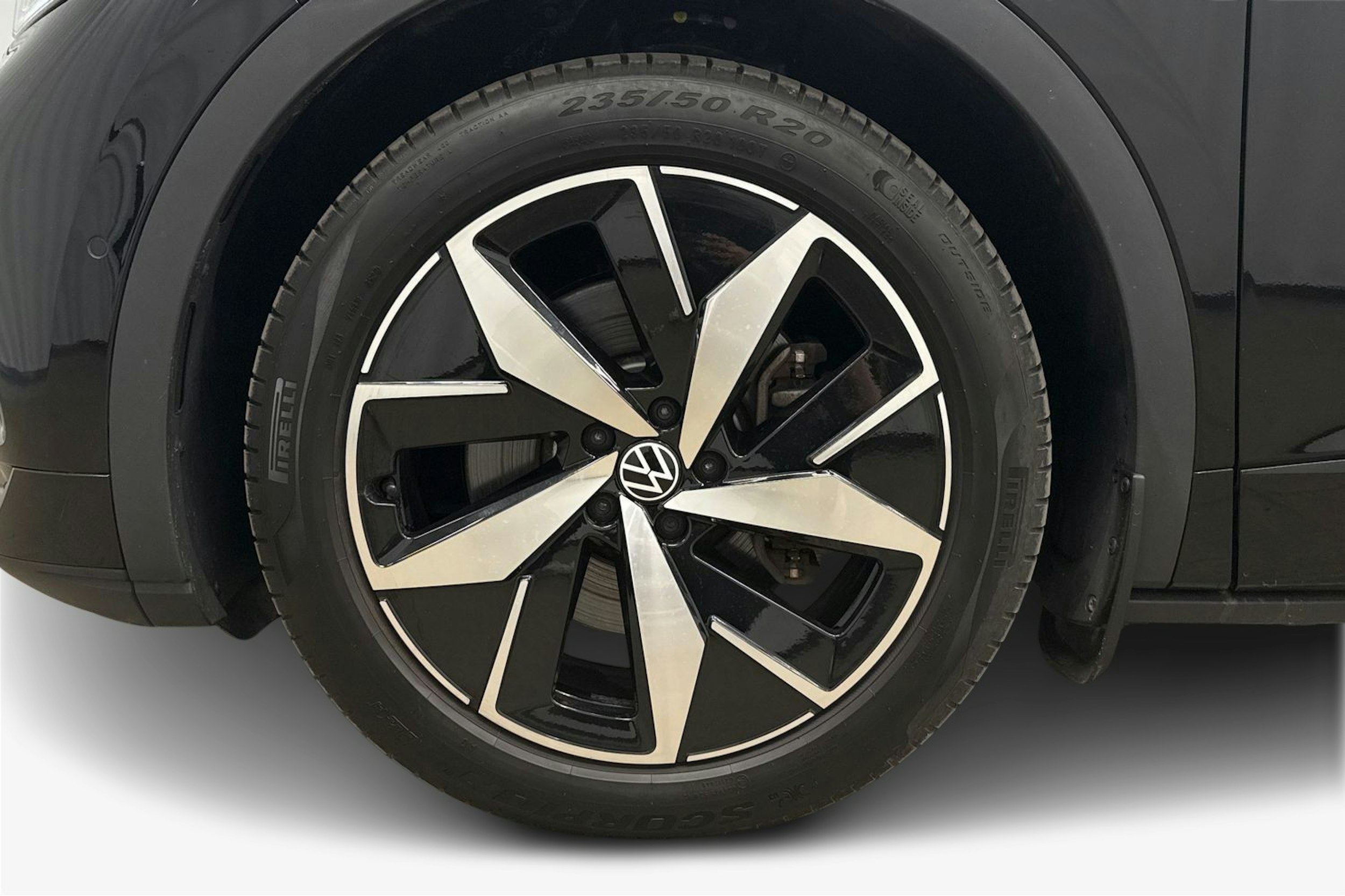 musta Volkswagen ID.4 2023 kuva 11.