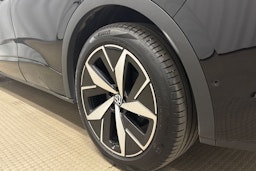 musta Volkswagen ID.4 2023 kuva 13.