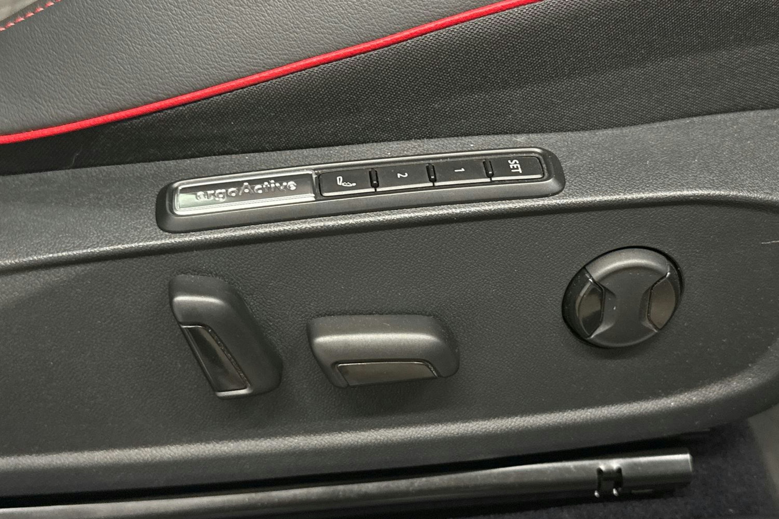 musta Volkswagen ID.4 2023 kuva 19.
