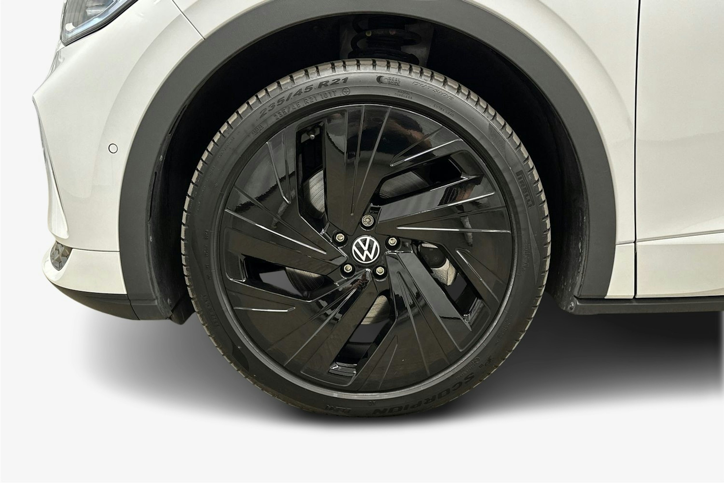 valkoinen Volkswagen ID.4 2024 kuva 9.