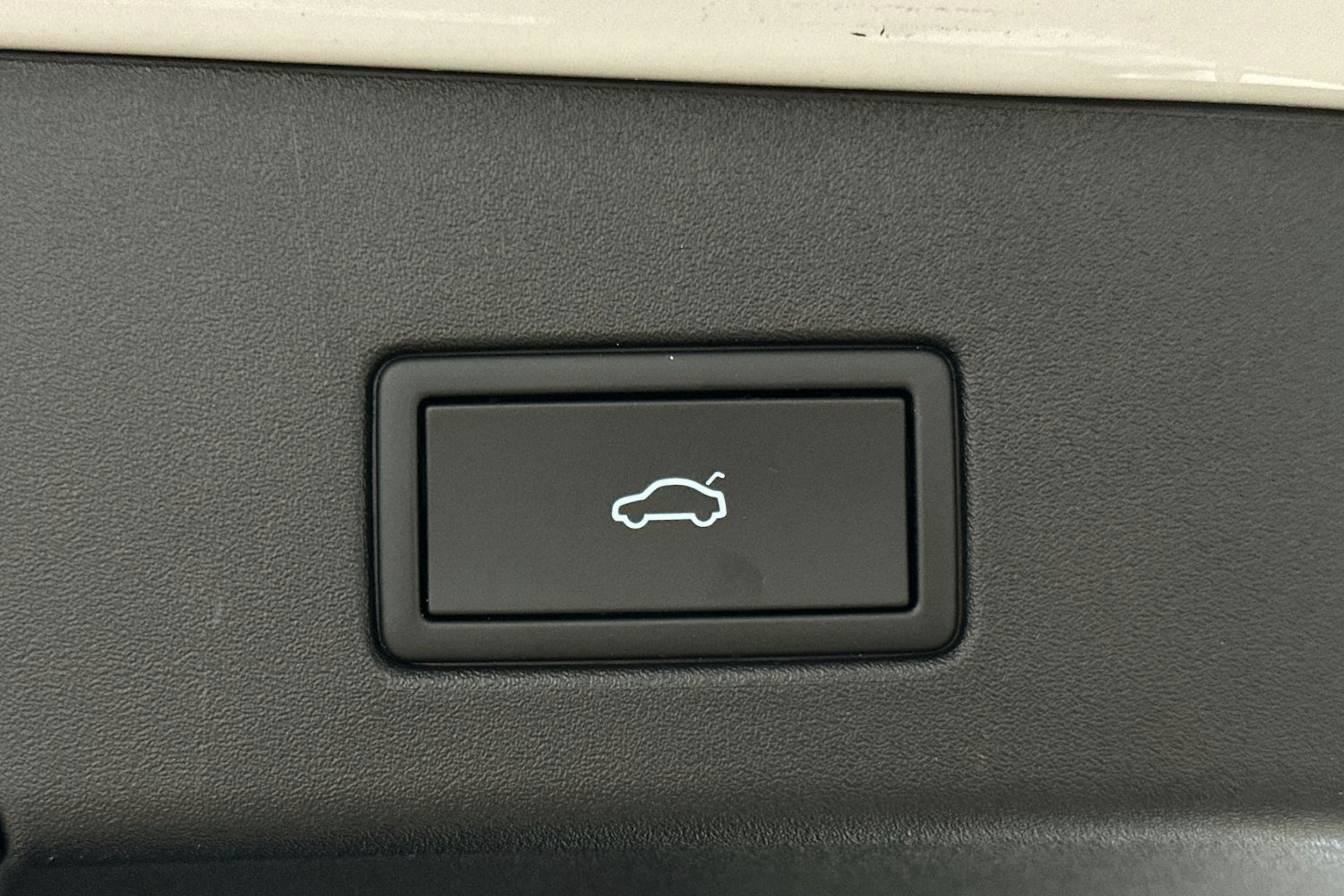 valkoinen Volkswagen ID.4 2024 kuva 12.
