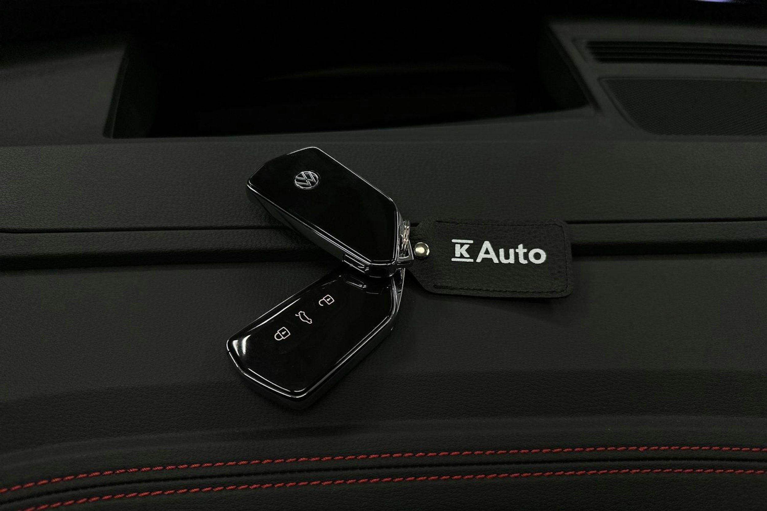 valkoinen Volkswagen ID.4 2024 kuva 37.