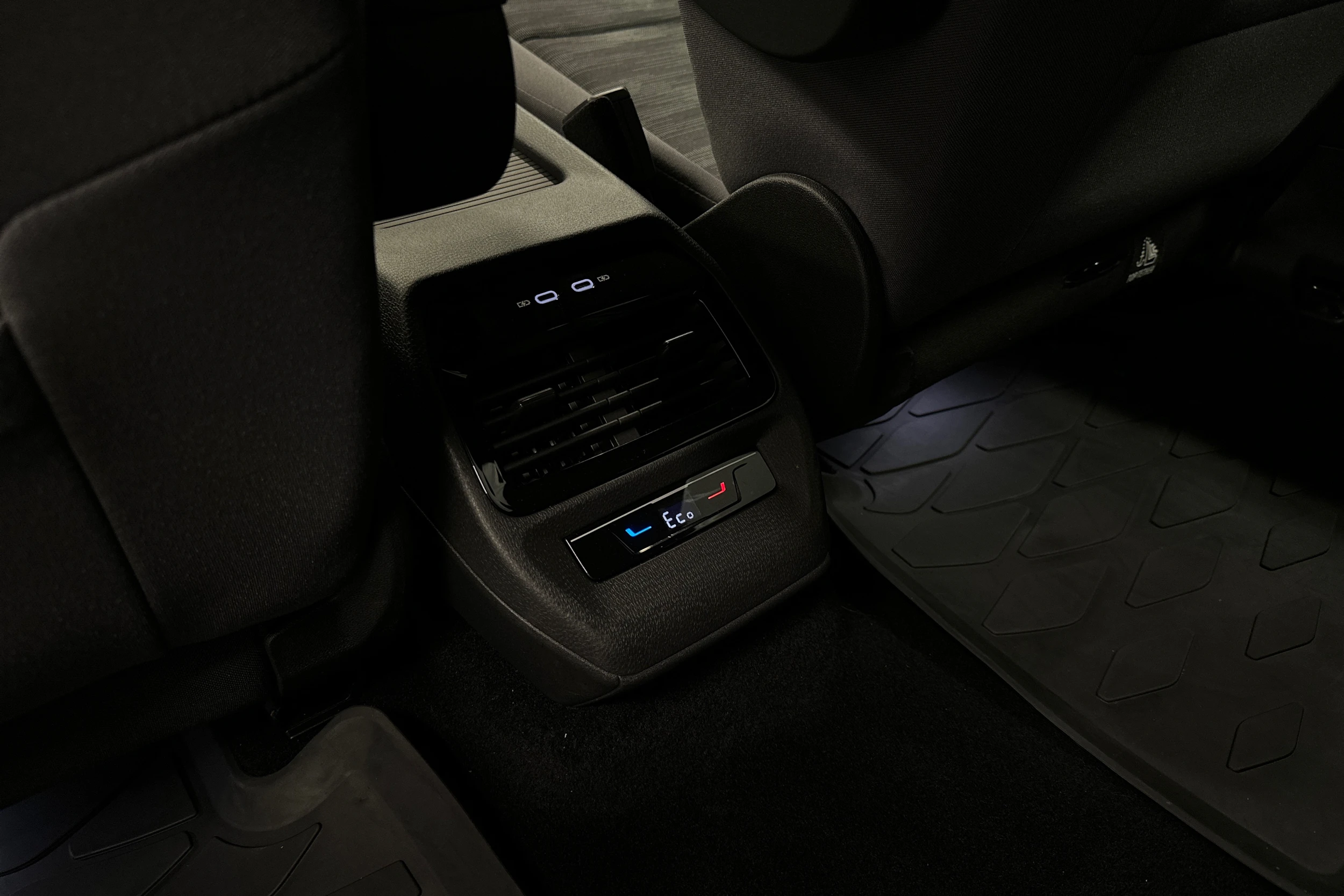 hopea Volkswagen ID.4 2023 kuva 25.