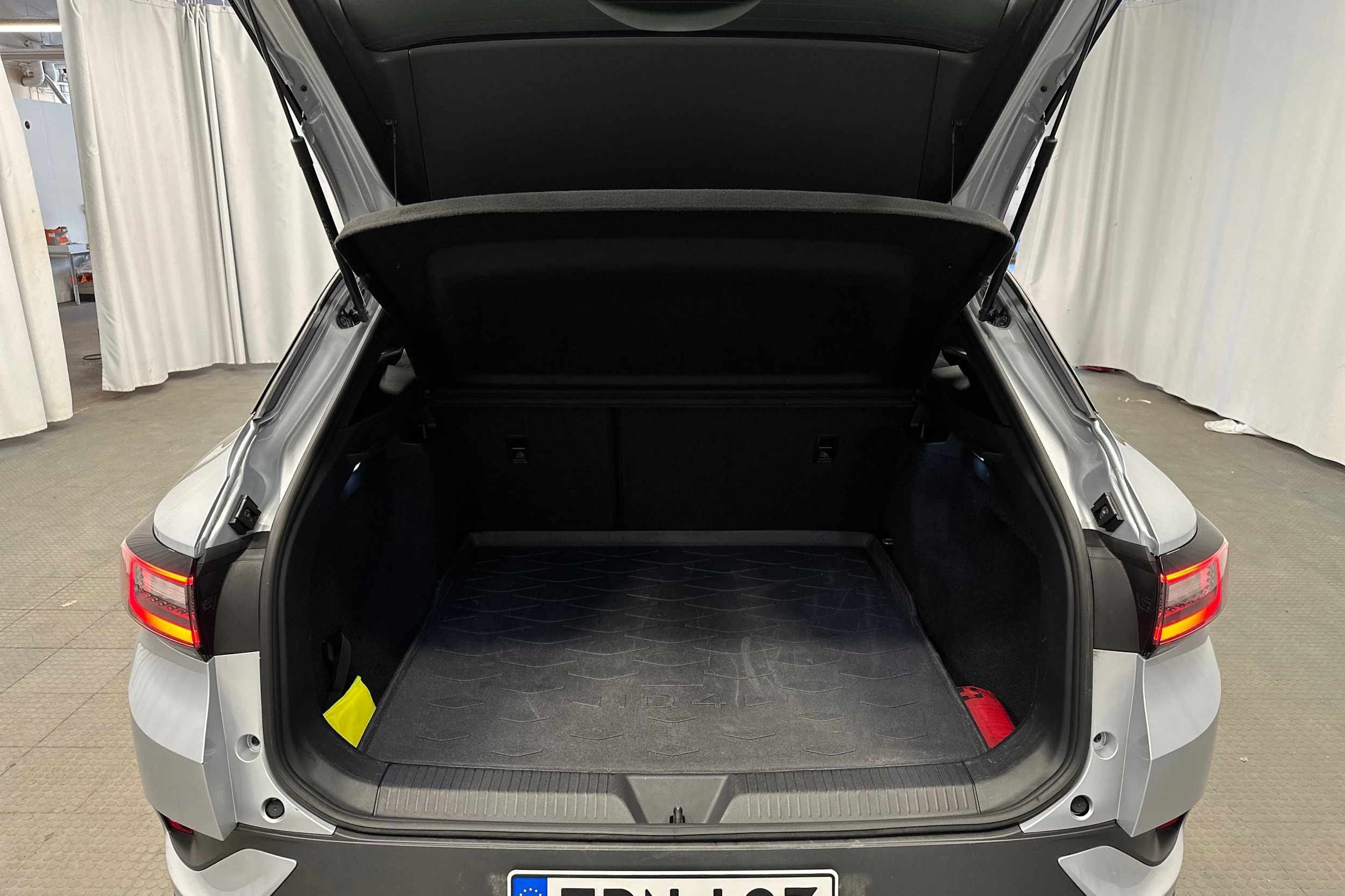 hopea Volkswagen ID.4 2023 kuva 26.