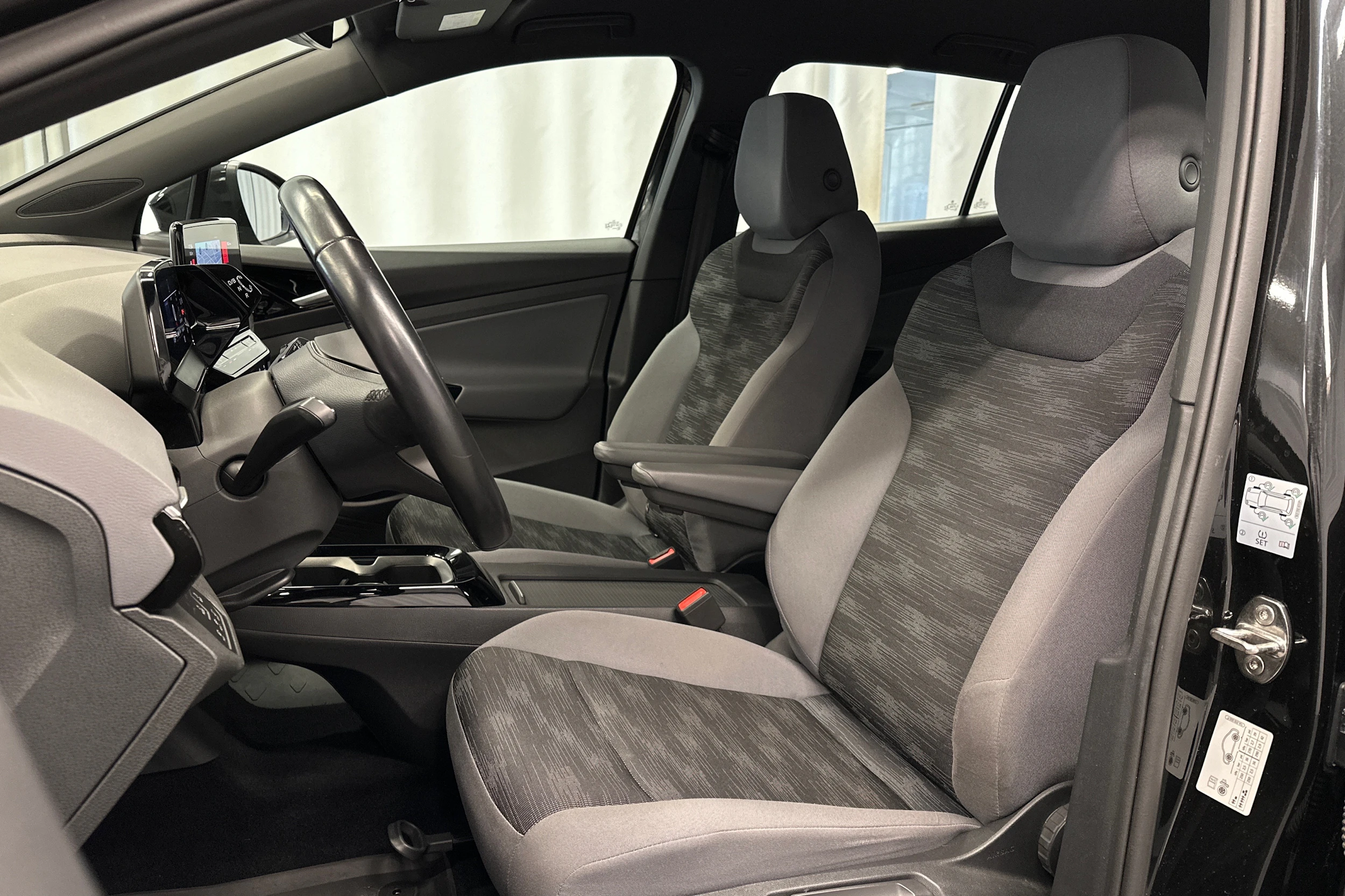 musta Volkswagen ID.4 2023 kuva 17.