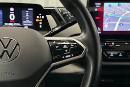 musta Volkswagen ID.4 2023 kuva 20.