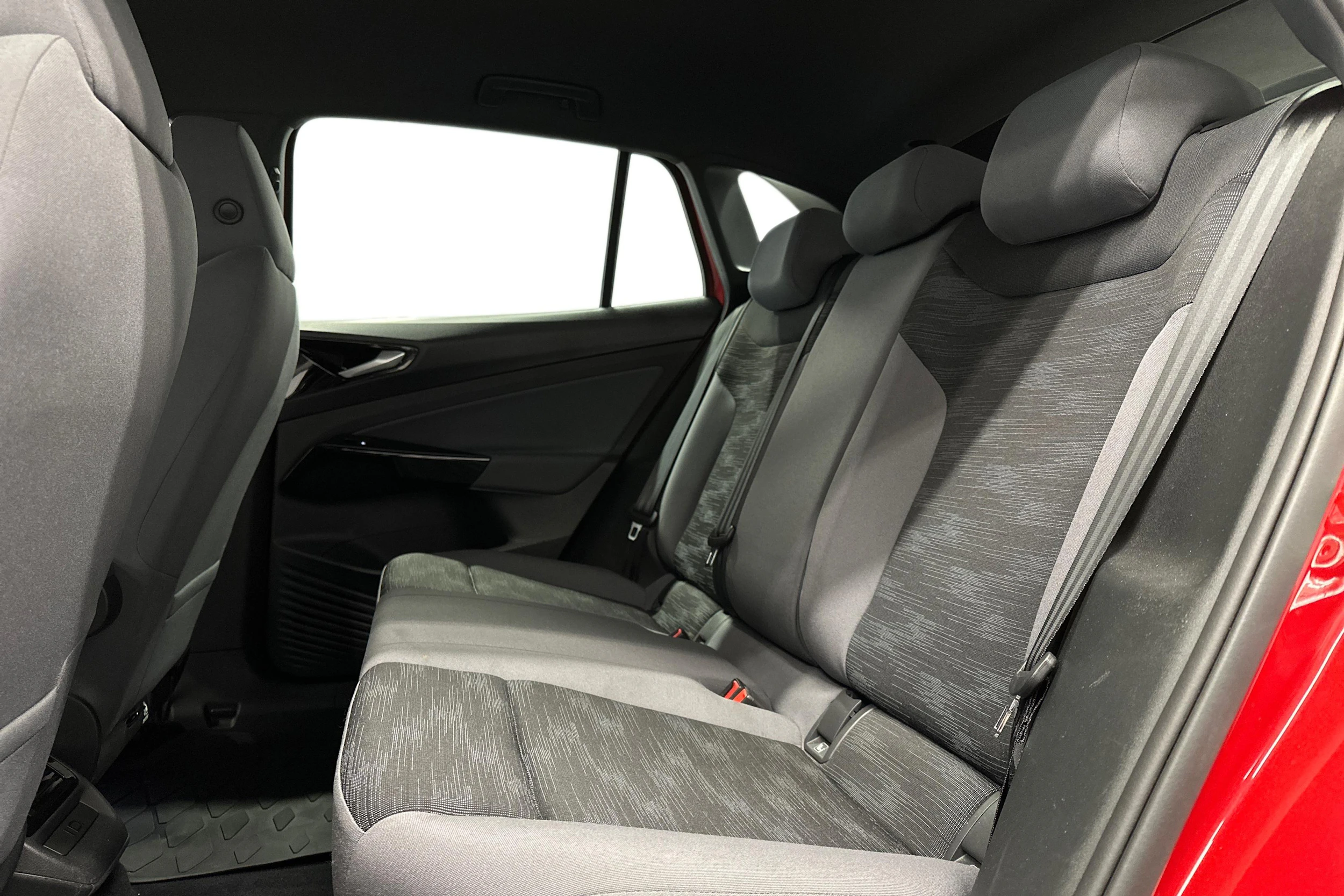punainen Volkswagen ID.4 2023 kuva 11.