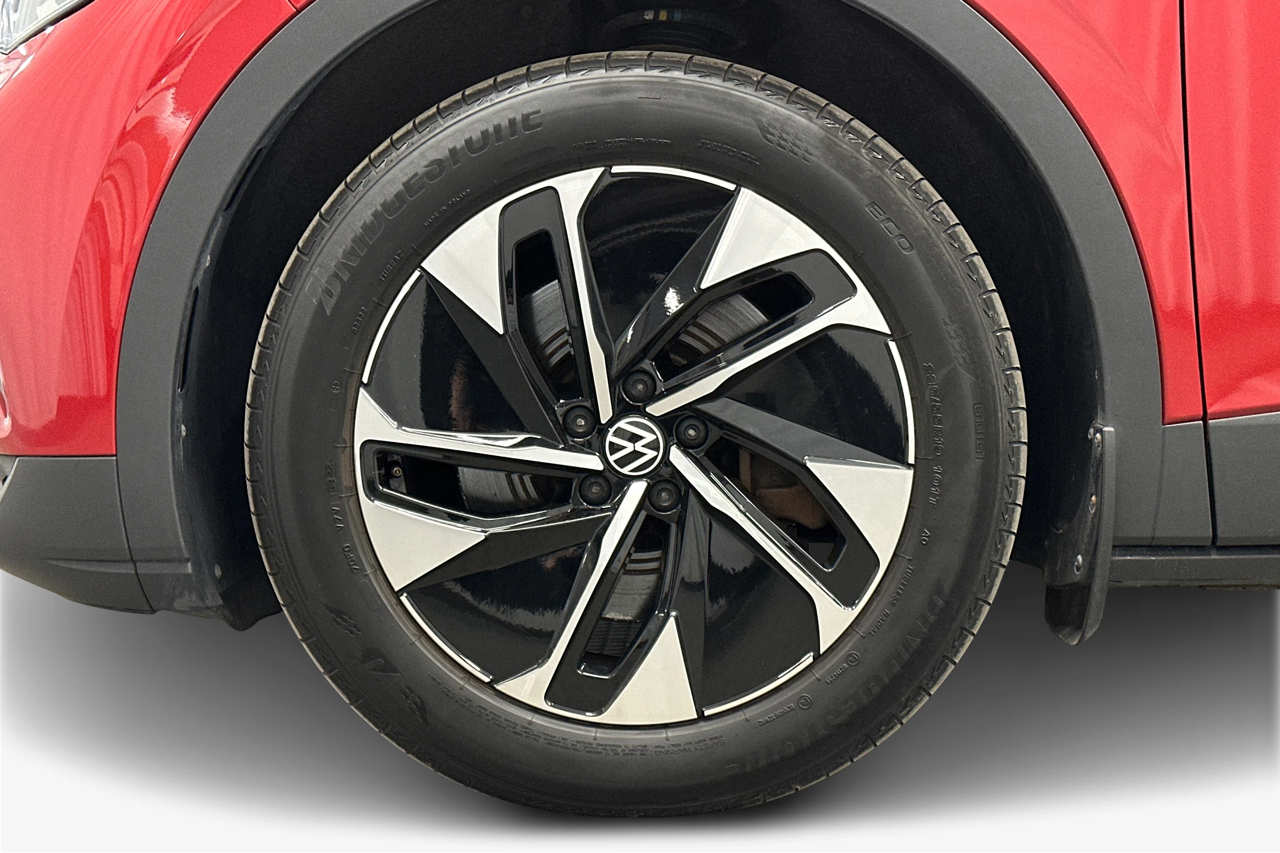 punainen Volkswagen ID.4 2023 kuva 12.