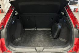 punainen Volkswagen ID.4 2023 kuva 15.