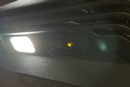 punainen Volkswagen ID.4 2023 kuva 16.