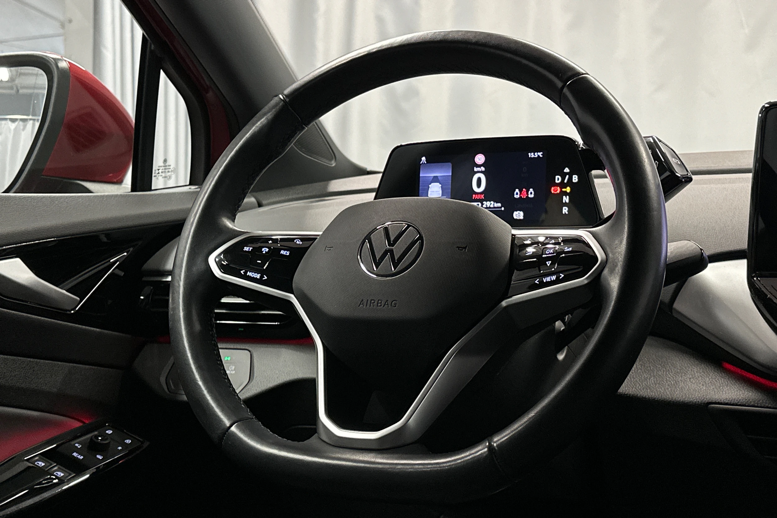 punainen Volkswagen ID.4 2023 kuva 18.