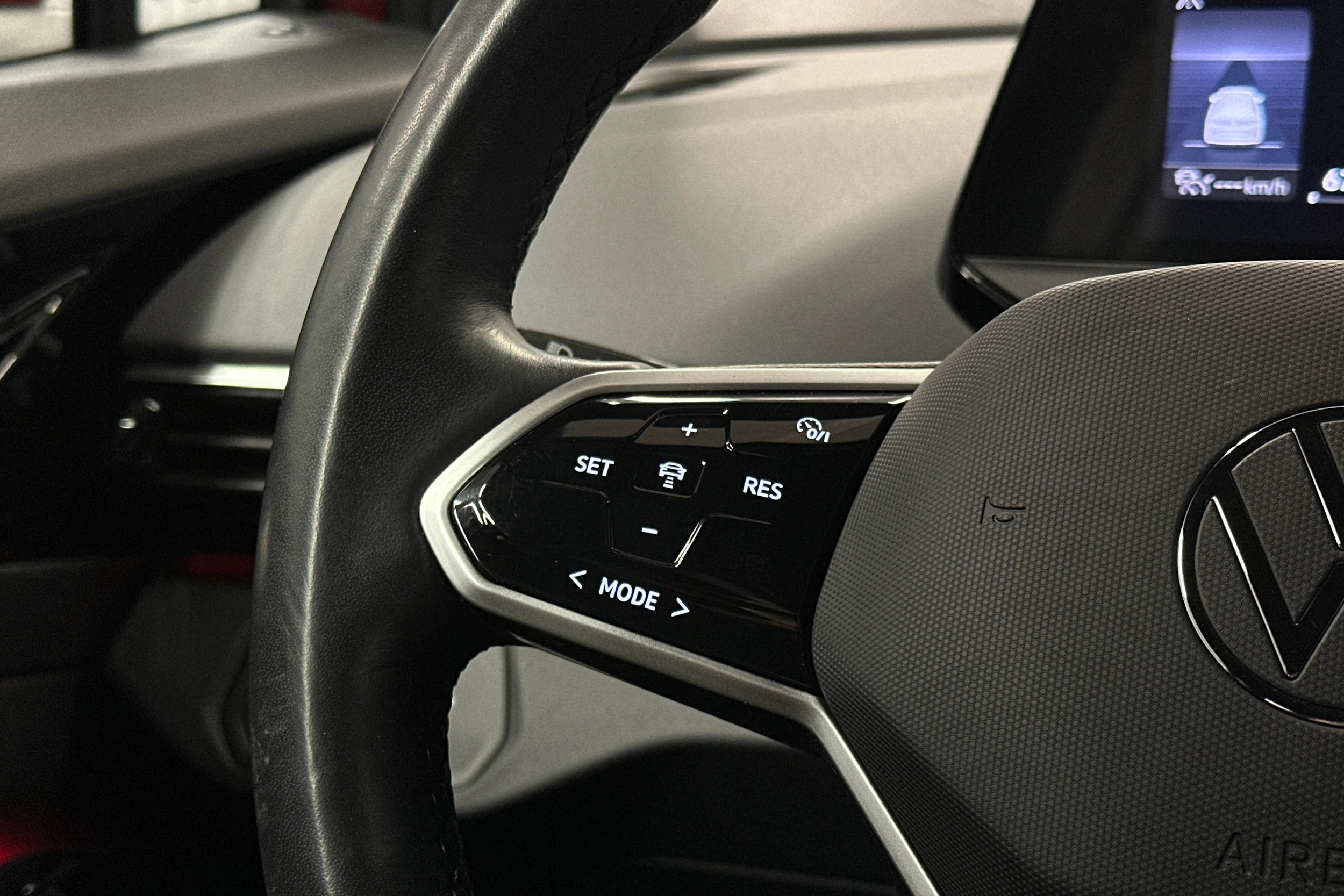 punainen Volkswagen ID.4 2023 kuva 19.