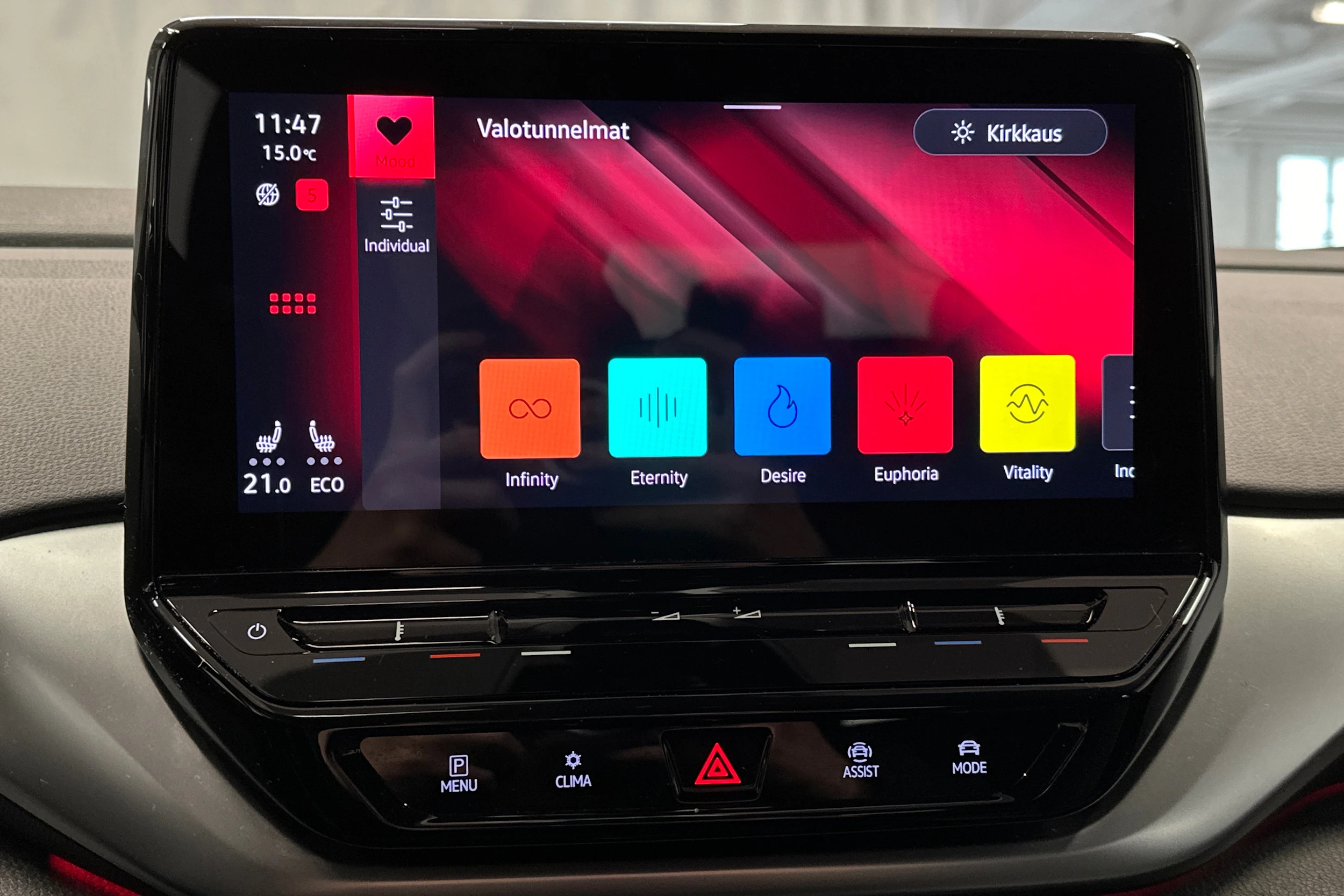 punainen Volkswagen ID.4 2023 kuva 24.