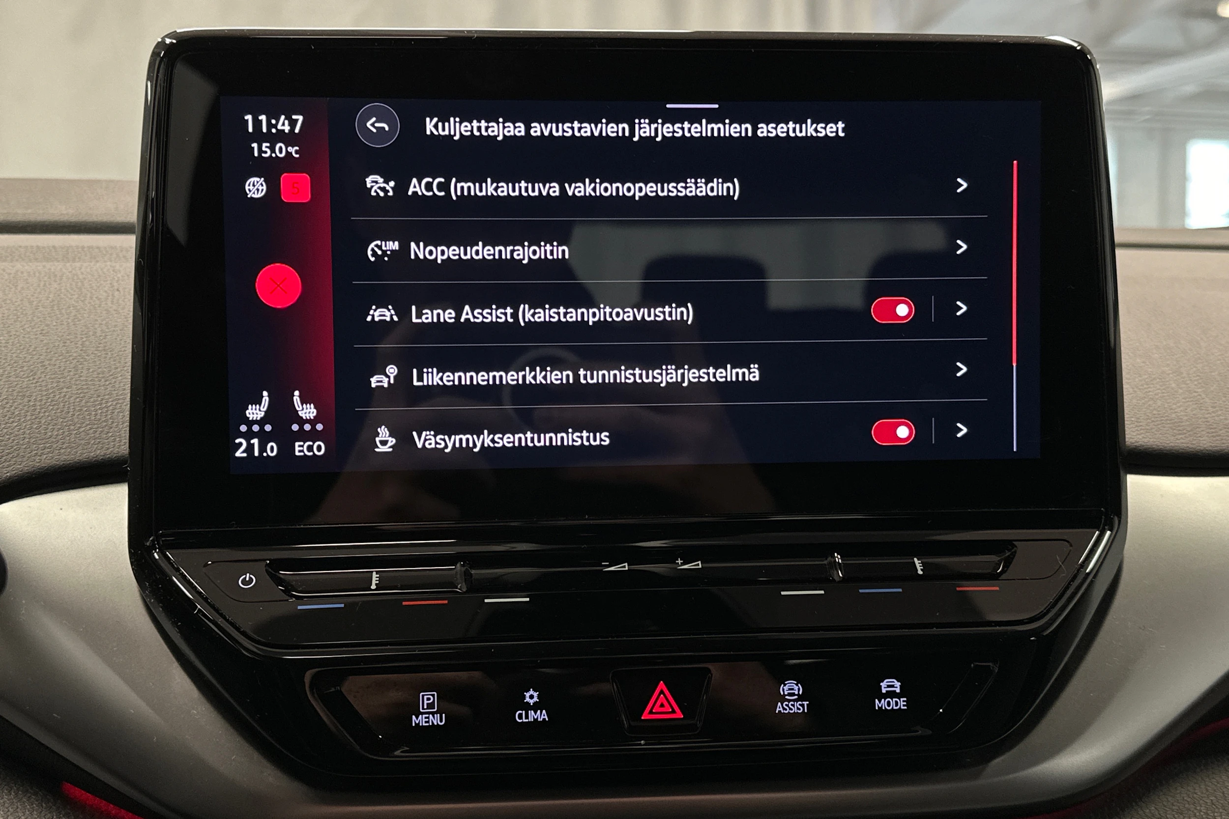 punainen Volkswagen ID.4 2023 kuva 26.