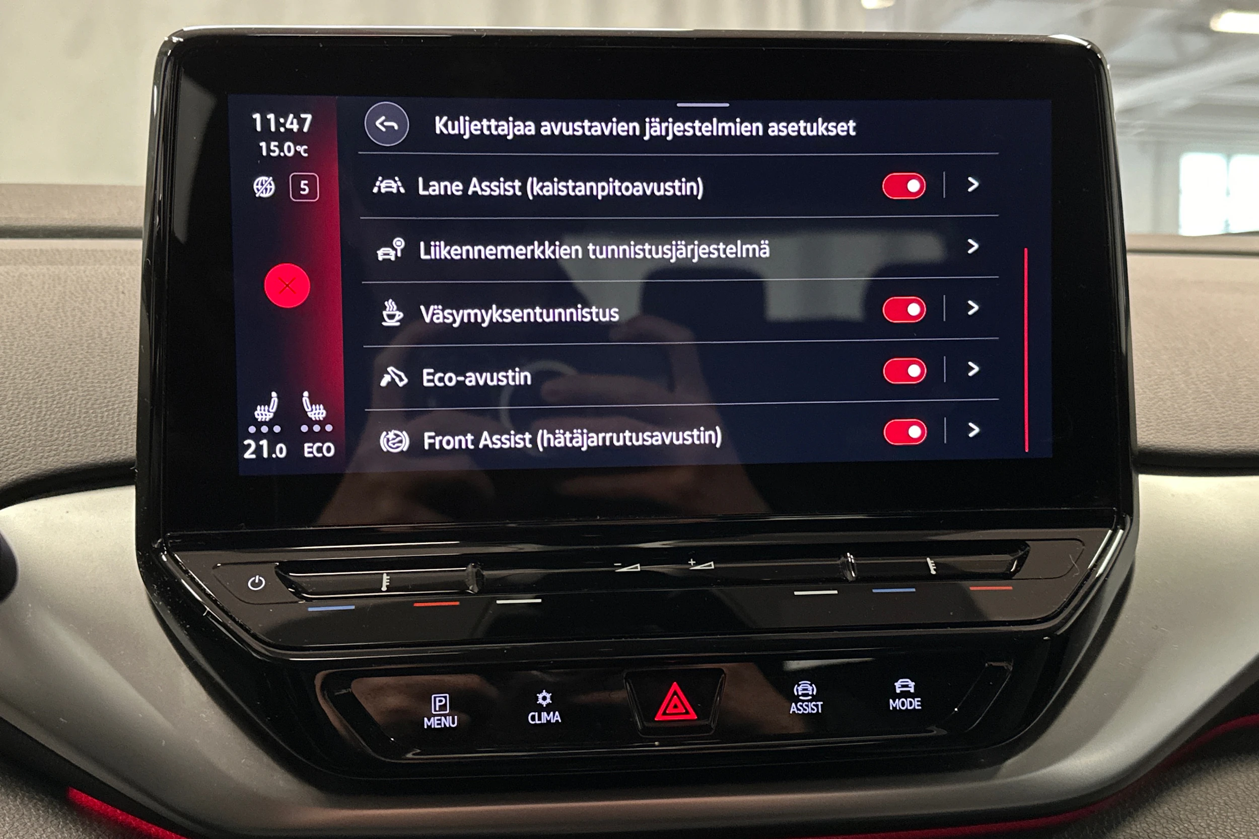 punainen Volkswagen ID.4 2023 kuva 27.