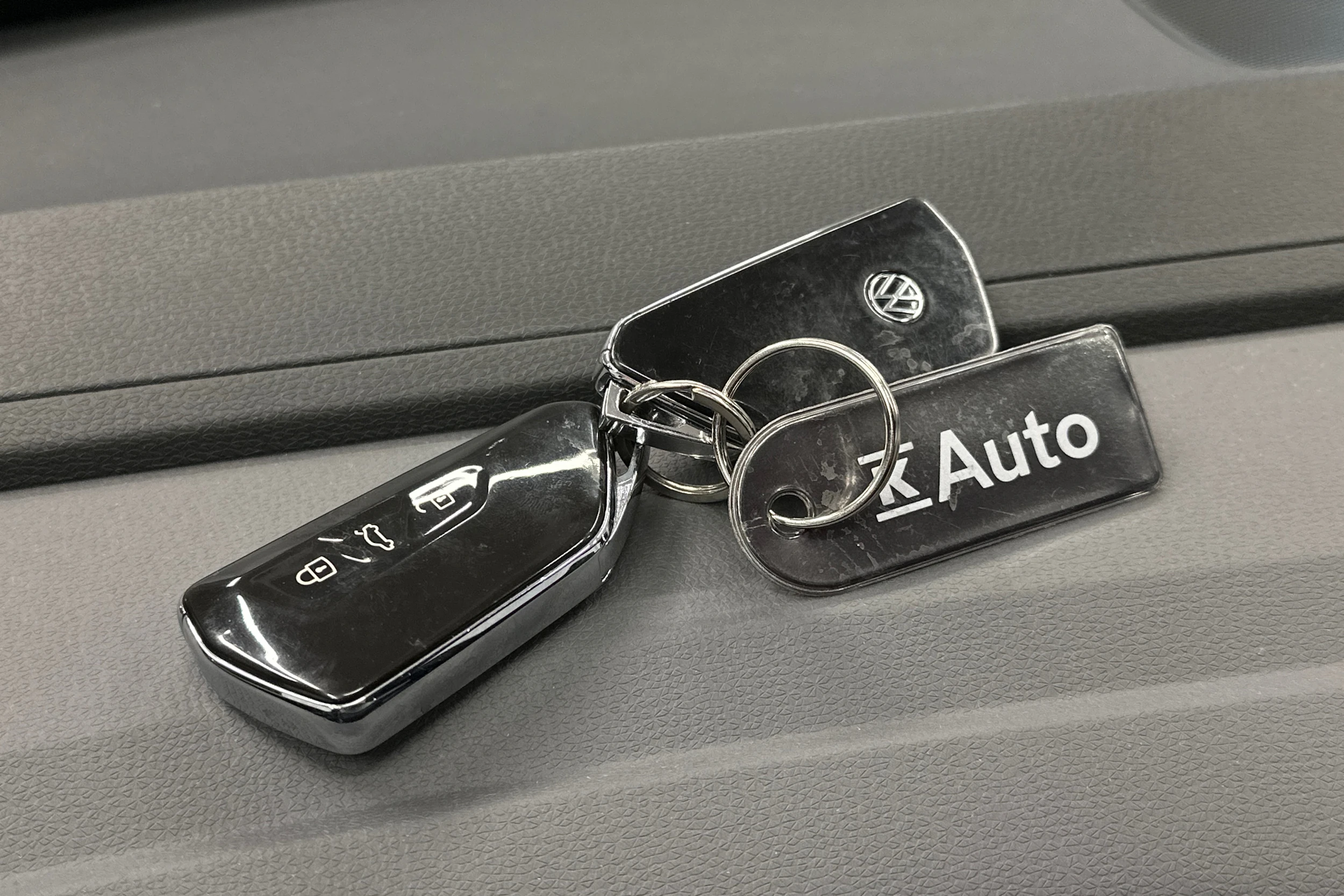 punainen Volkswagen ID.4 2023 kuva 29.