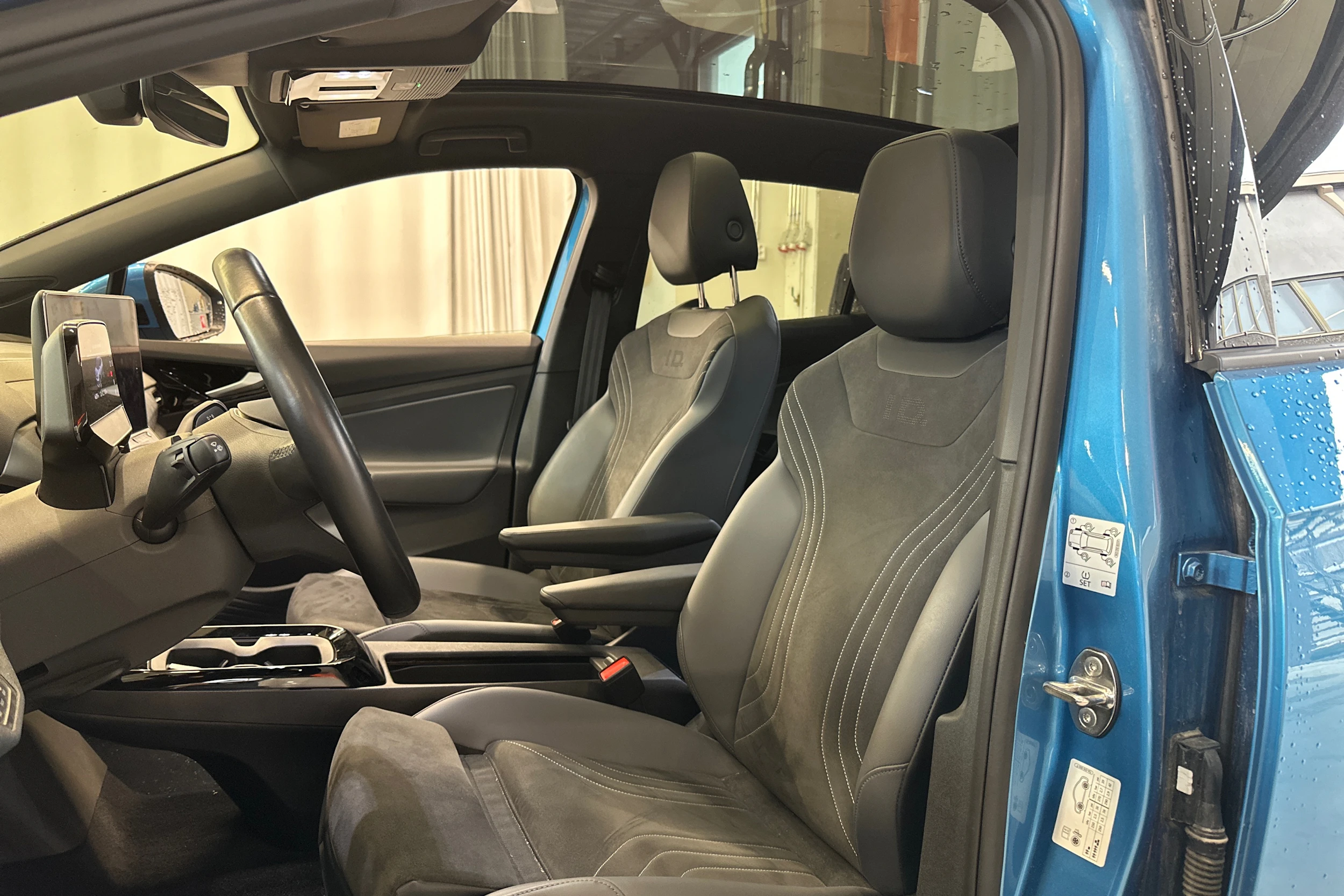 sininen Volkswagen ID.4 2024 kuva 4.