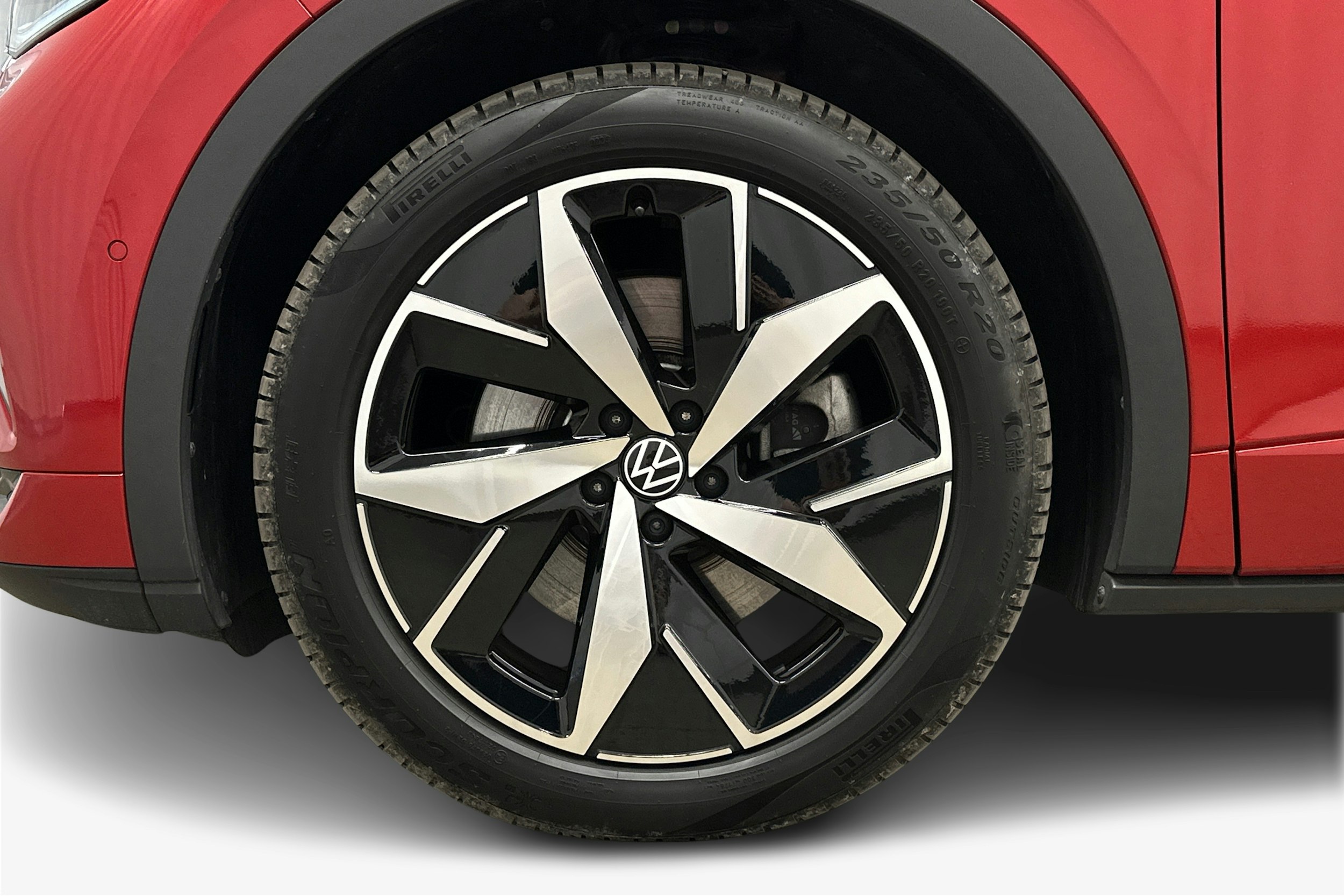 punainen Volkswagen ID.4 2024 kuva 14.