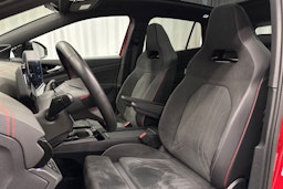 punainen Volkswagen ID.4 2024 kuva 21.