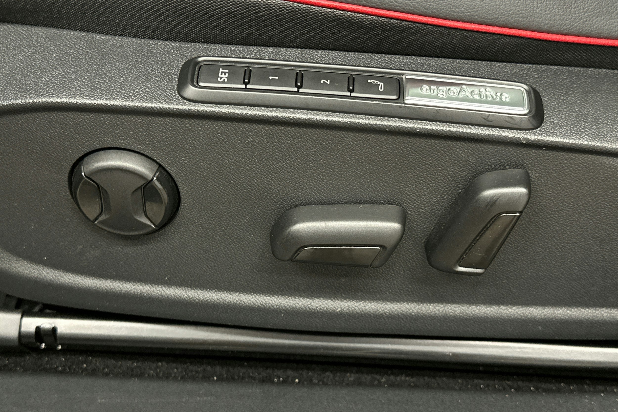 punainen Volkswagen ID.4 2024 kuva 22.