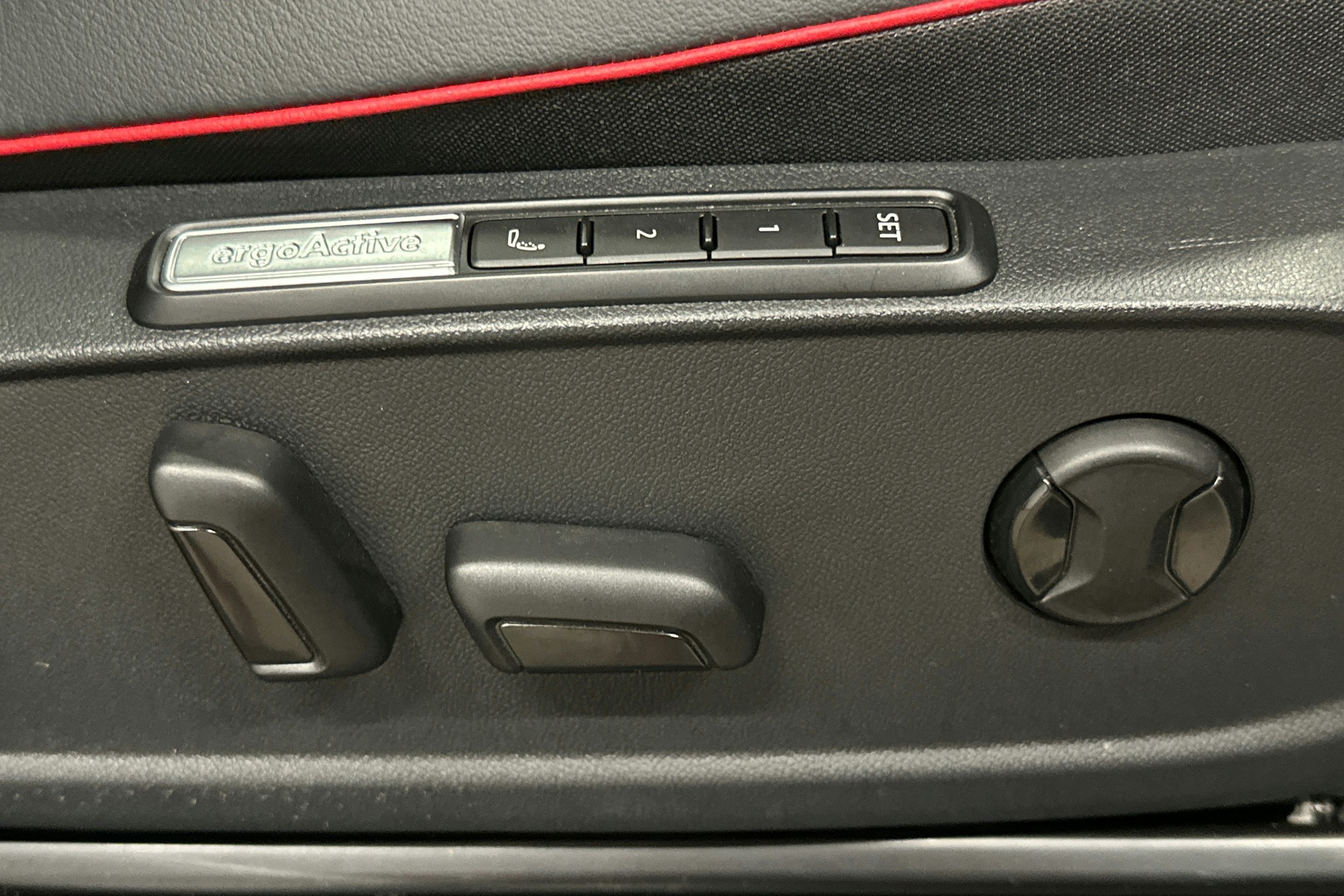 punainen Volkswagen ID.4 2024 kuva 23.