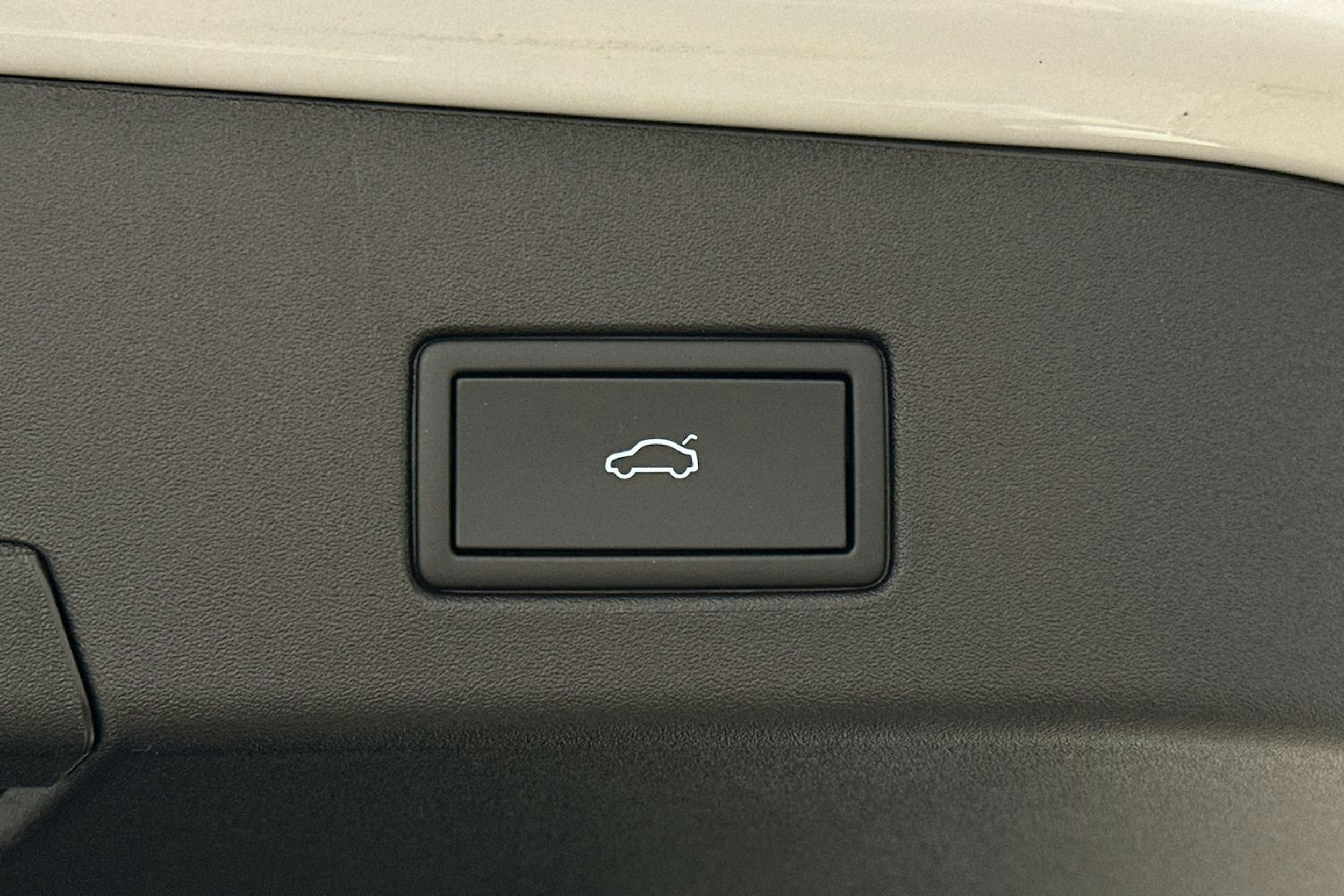 valkoinen Volkswagen ID.4 2024 kuva 15.