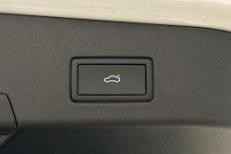 valkoinen Volkswagen ID.4 2024 kuva 15.