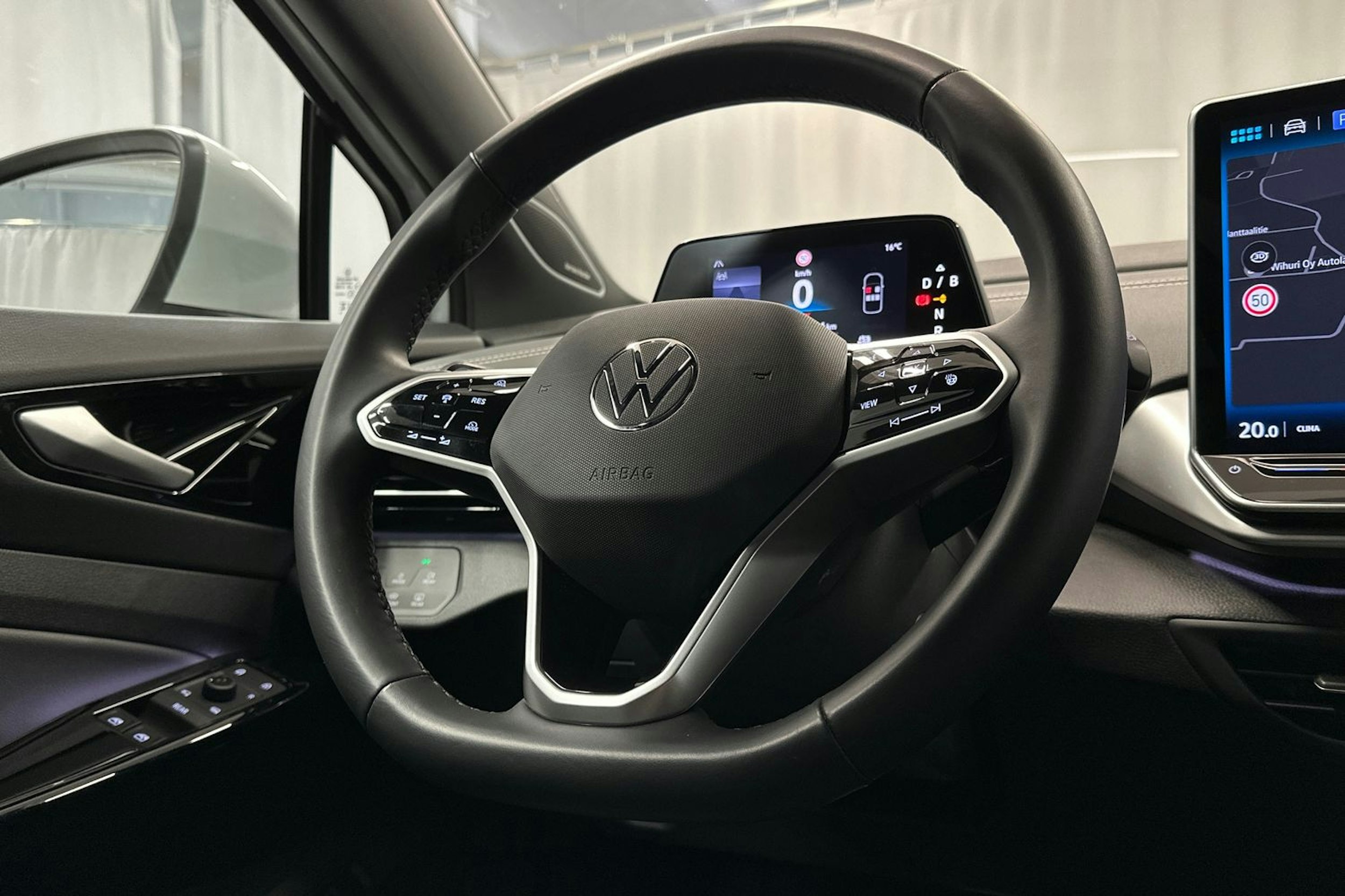 valkoinen Volkswagen ID.4 2024 kuva 16.