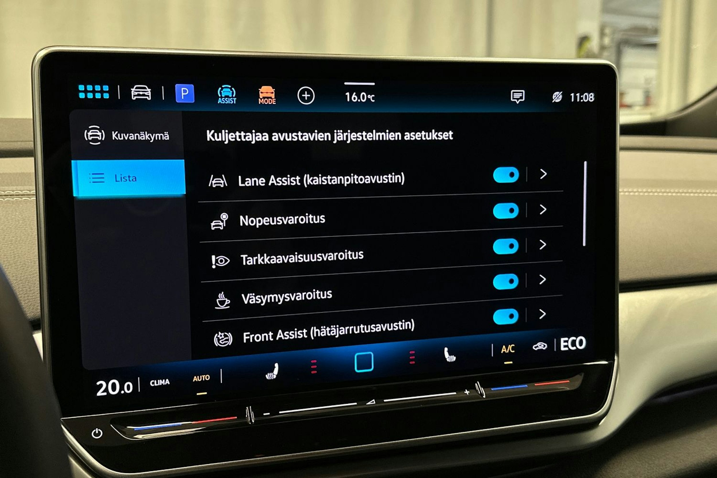 valkoinen Volkswagen ID.4 2024 kuva 28.