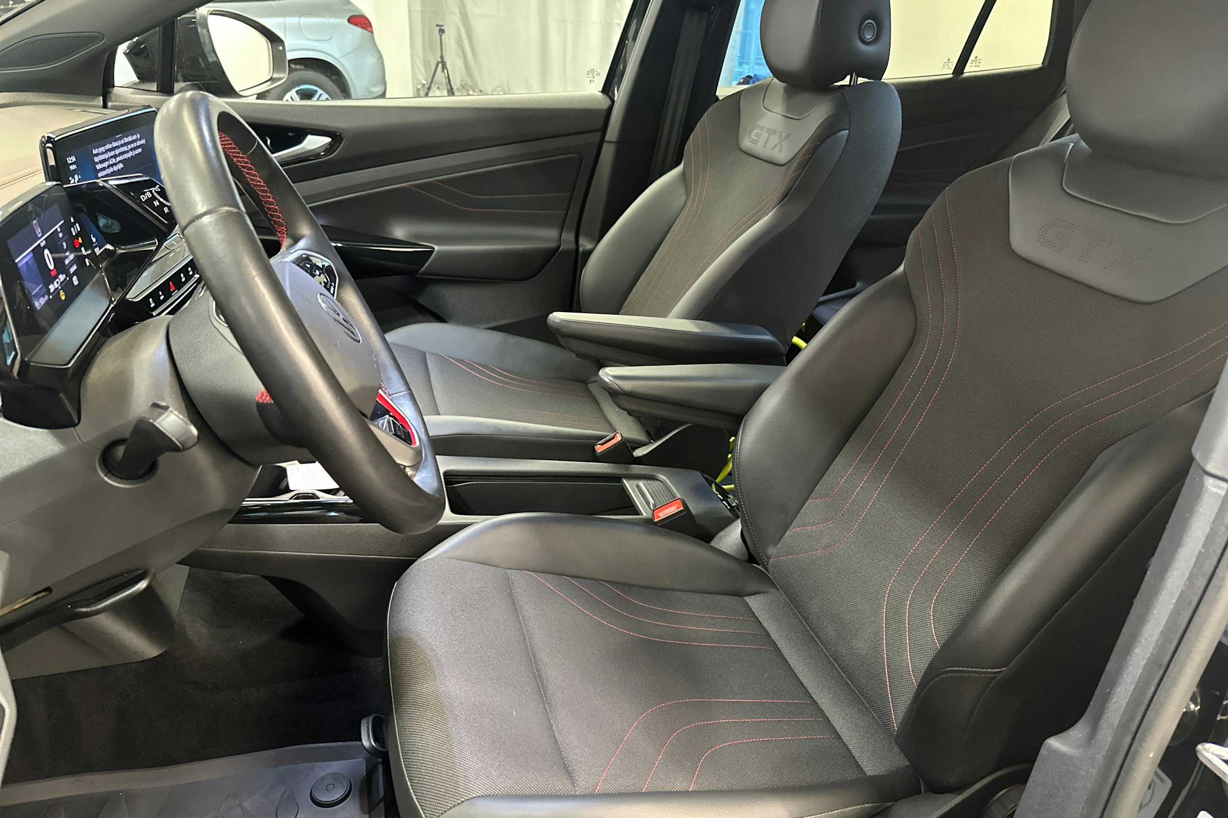 Musta Volkswagen ID.4 2024 kuva 15.