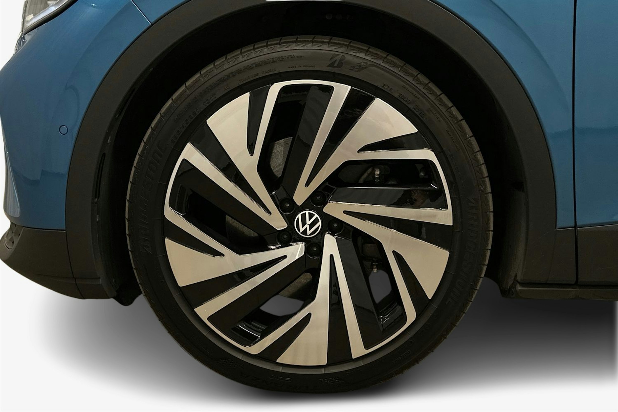 sininen Volkswagen ID.4 2024 kuva 11.