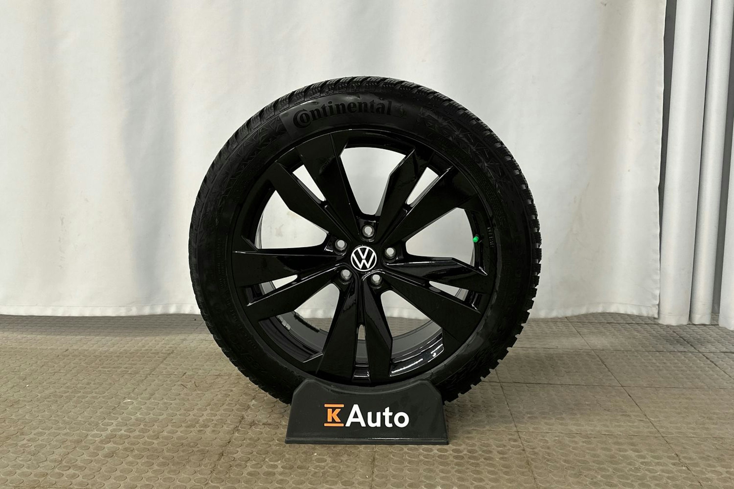 sininen Volkswagen ID.4 2024 kuva 13.